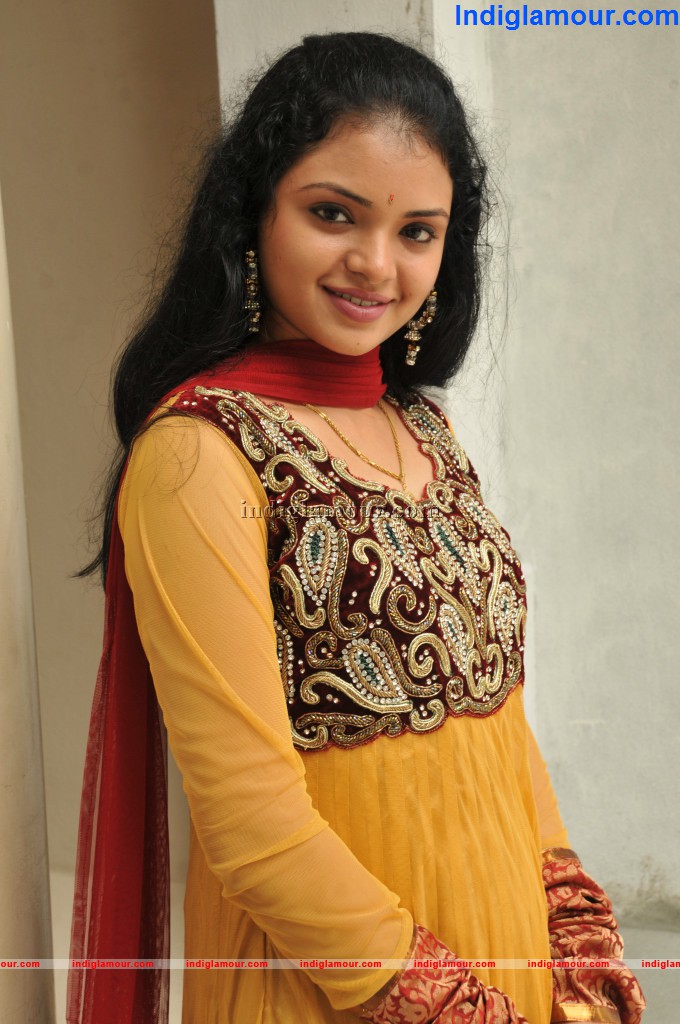 Supraja Actress hd photo