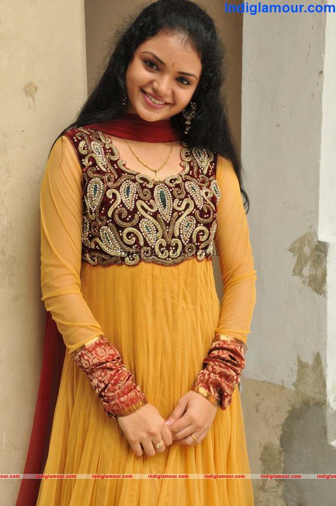 Supraja Actress hd photo