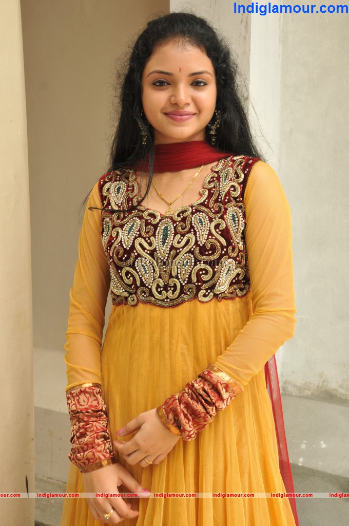 Supraja Actress hd photo