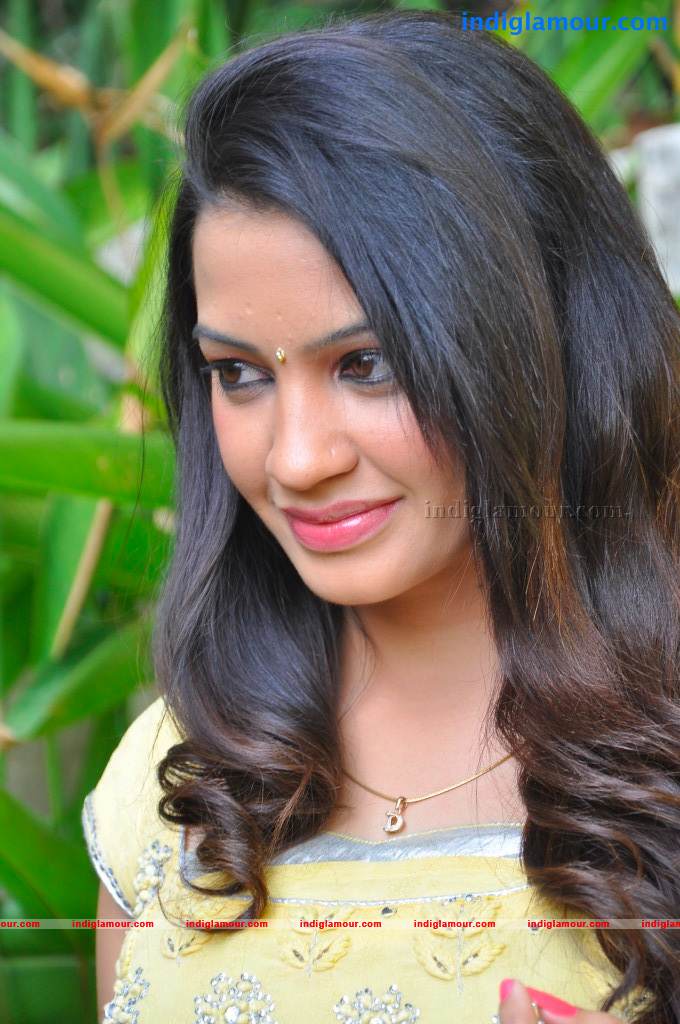 Deeksha Panth Actress hd photo