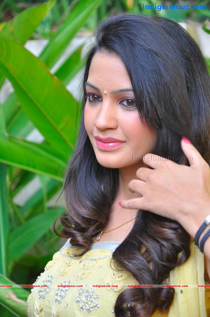 Deeksha Panth Actress hd photo