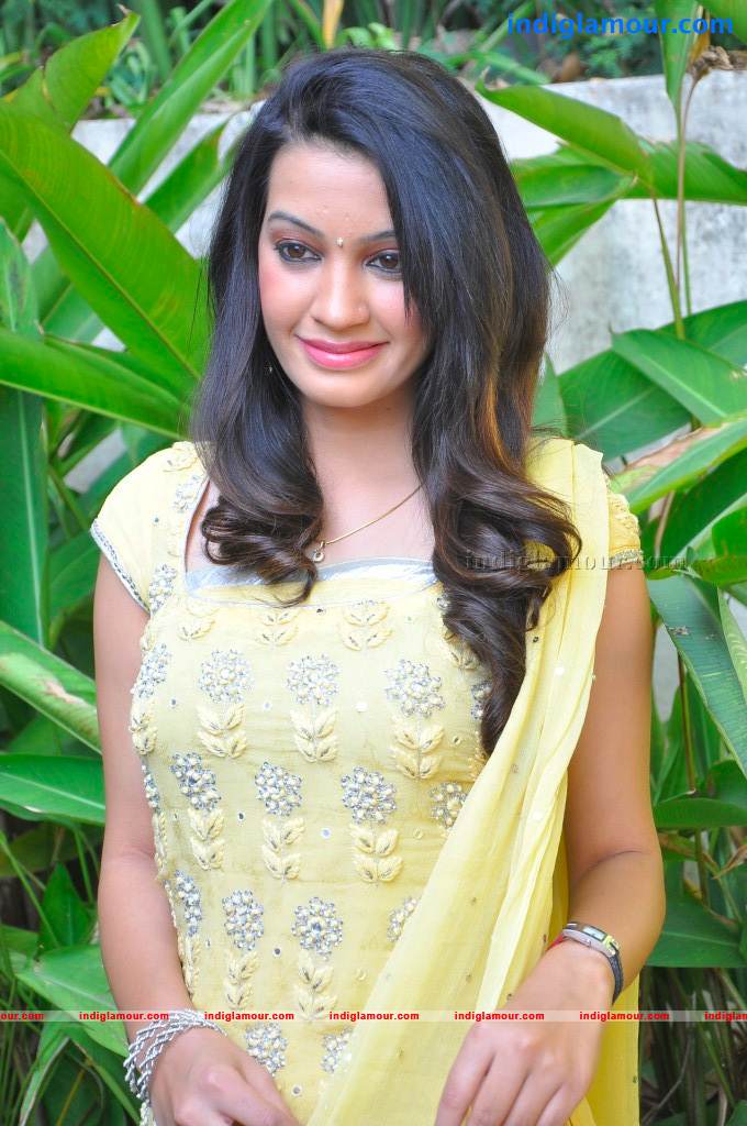 Deeksha Panth Actress hd photo