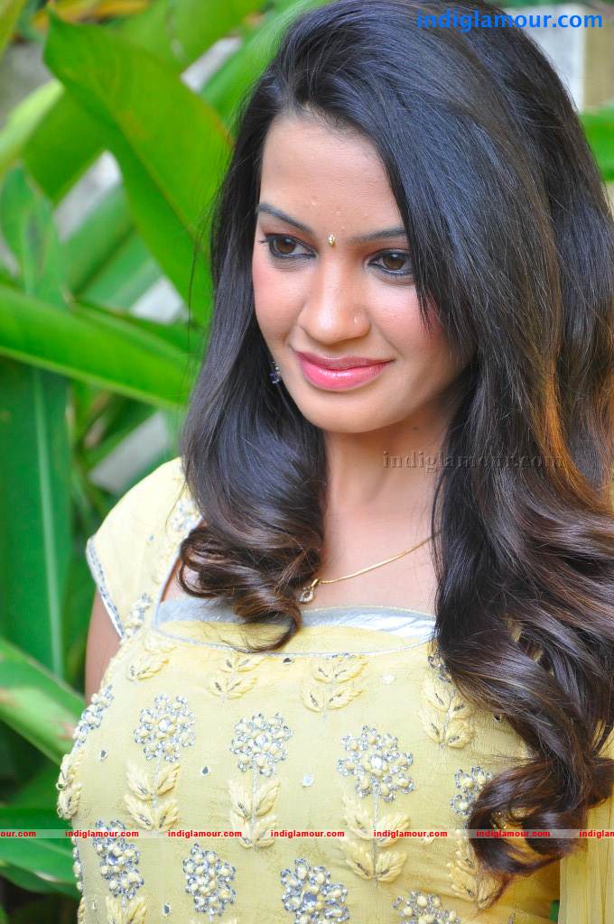 Deeksha Panth Actress hd photo