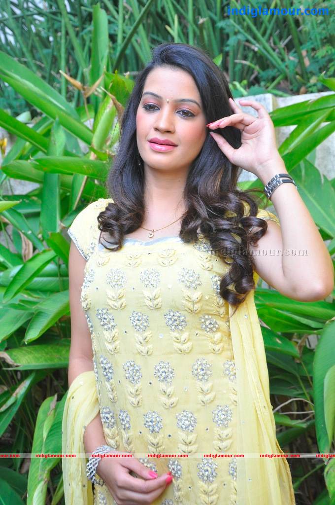 Deeksha Panth Actress hd photo