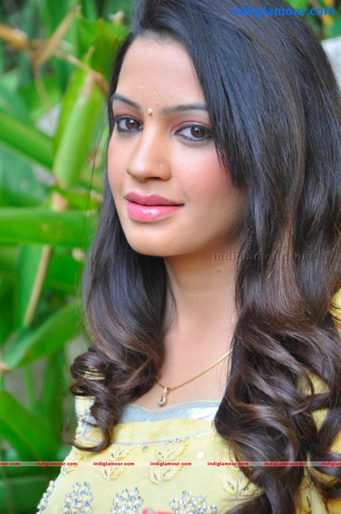 Deeksha Panth Actress hd photo