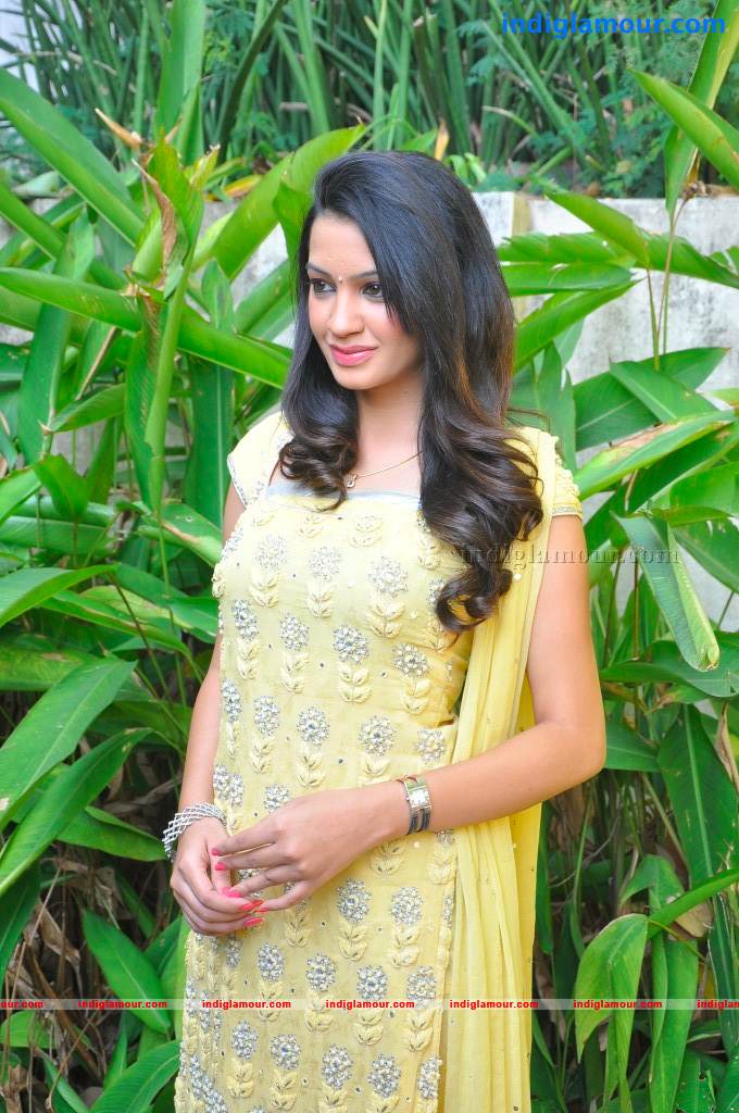 Deeksha Panth Actress hd photo