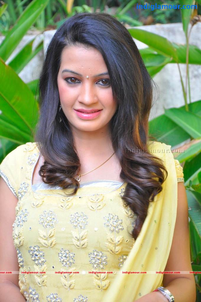 Deeksha Panth Actress hd photo