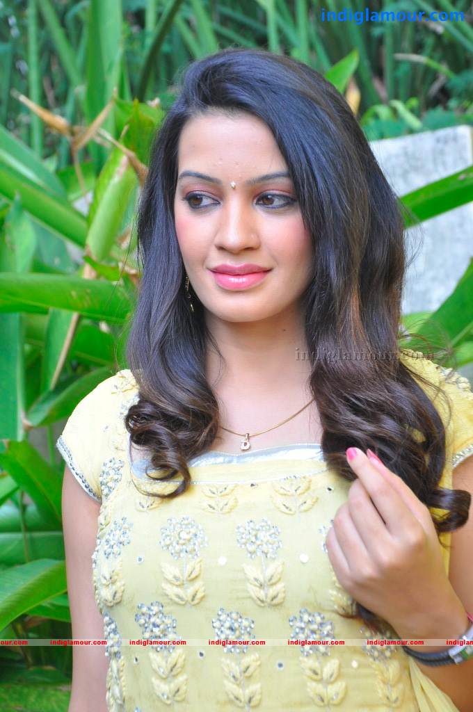 Deeksha Panth Actress hd photo