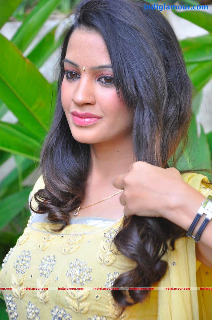 Deeksha Panth Actress hd photo