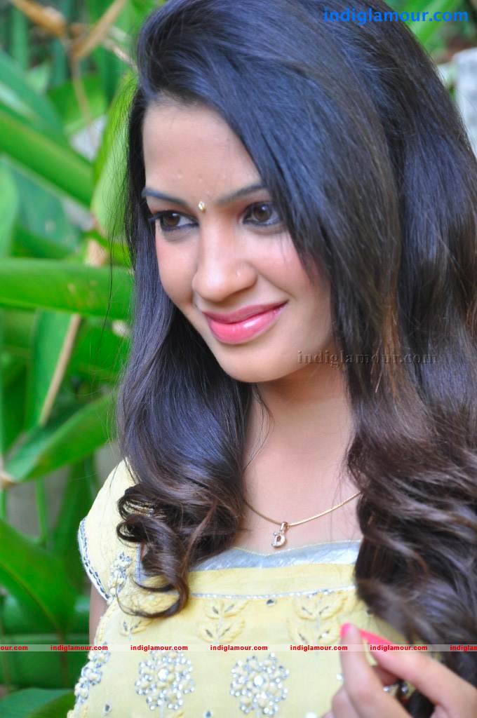 Deeksha Panth Actress hd photo