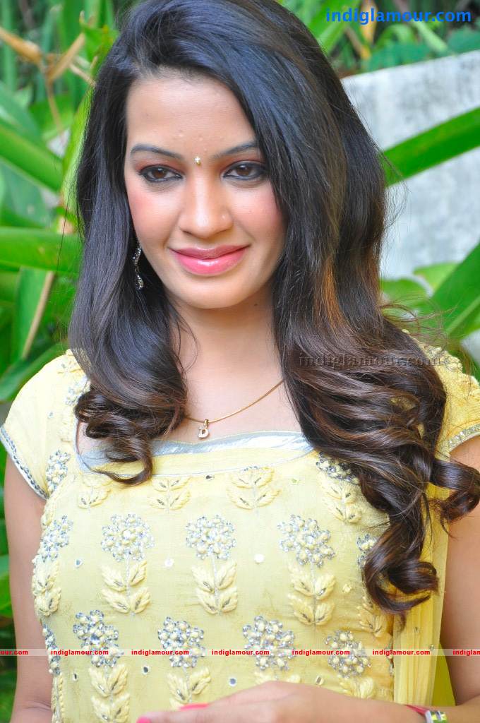 Deeksha Panth Actress hd photo