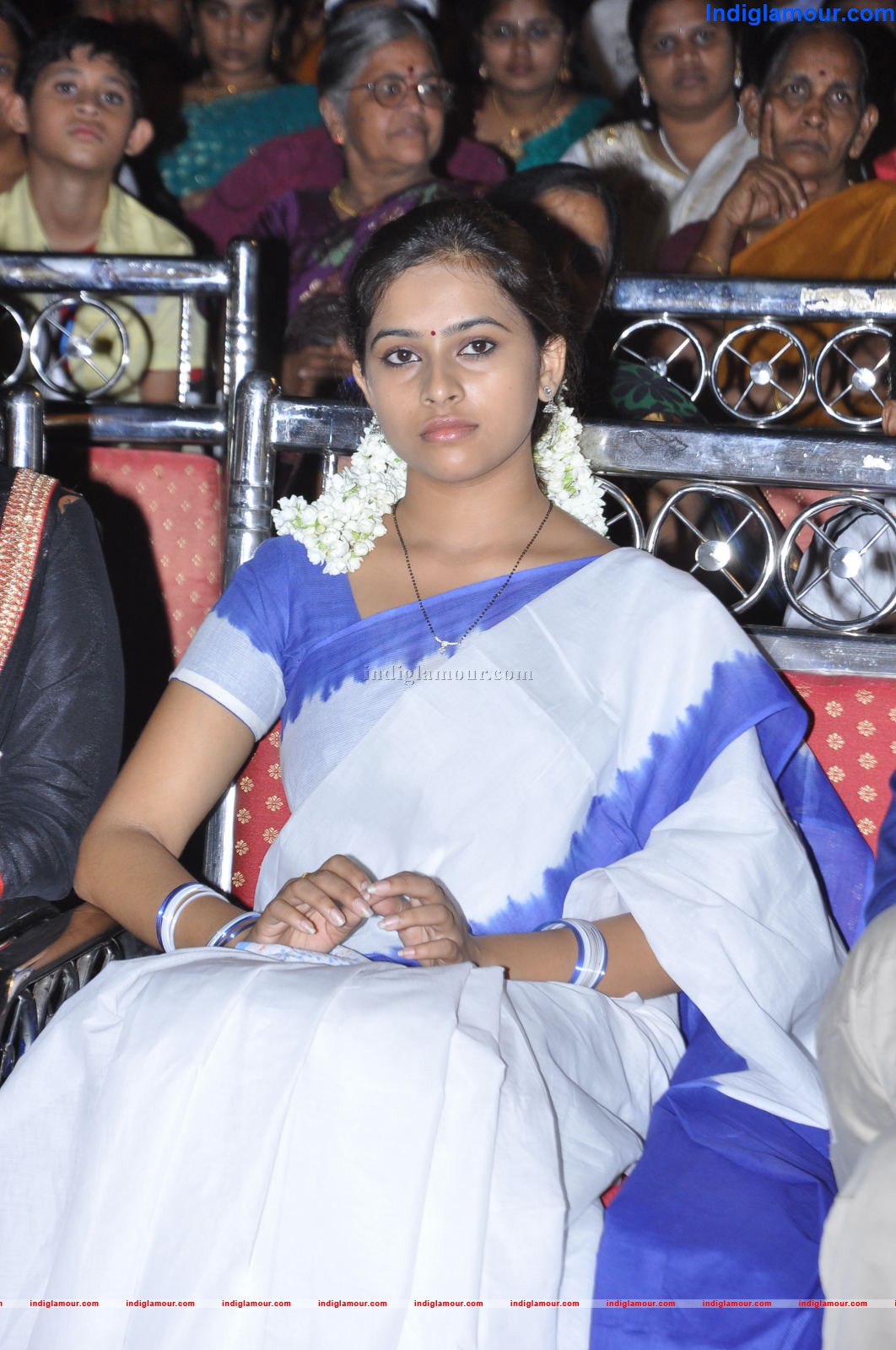 Sri Divya Actress hd photo