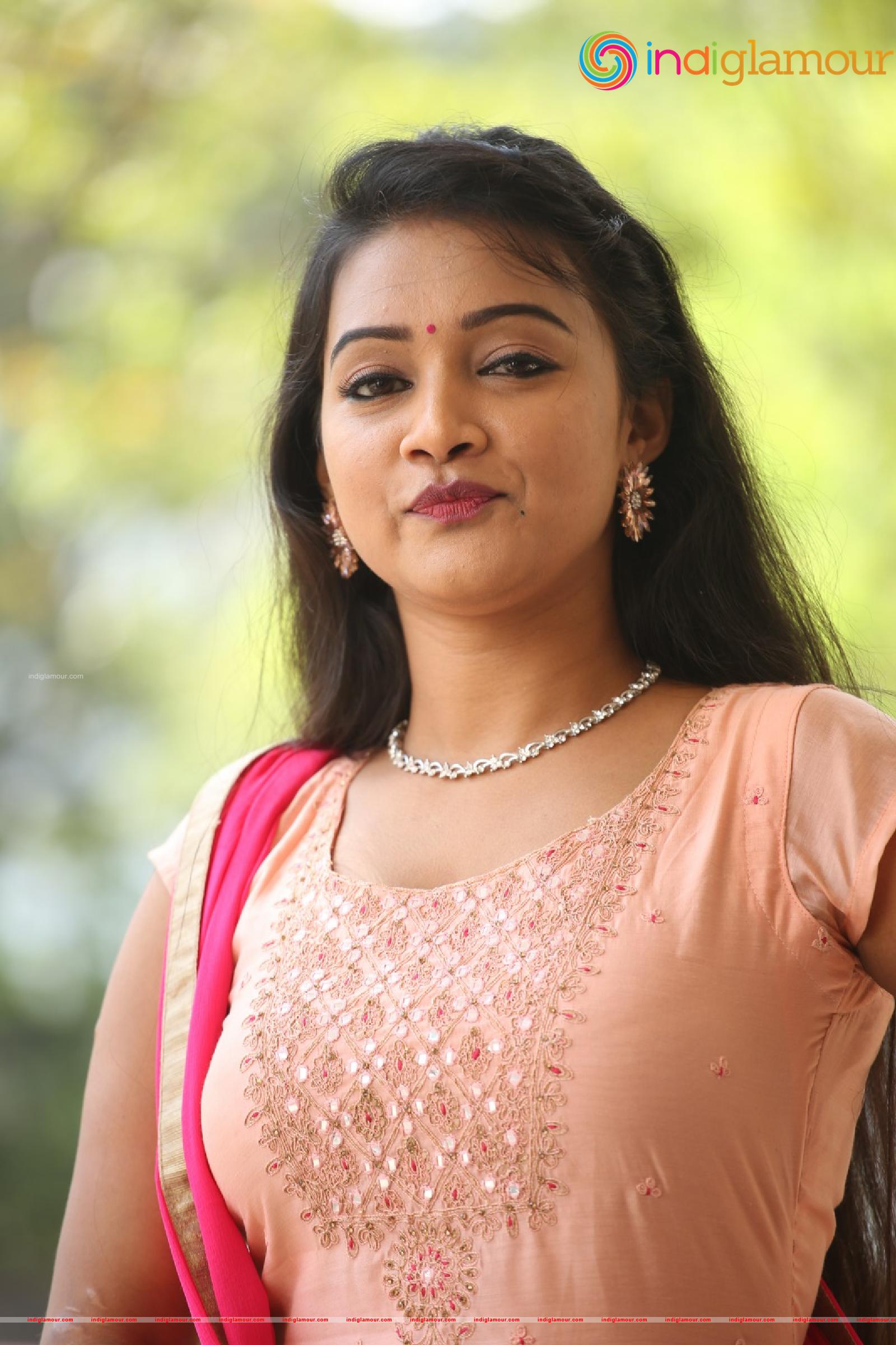 Nainisha Actress hd photo