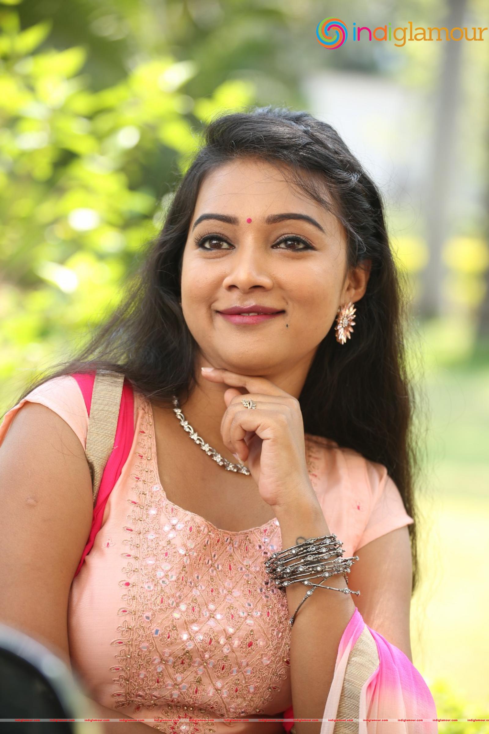 Nainisha Actress hd photo