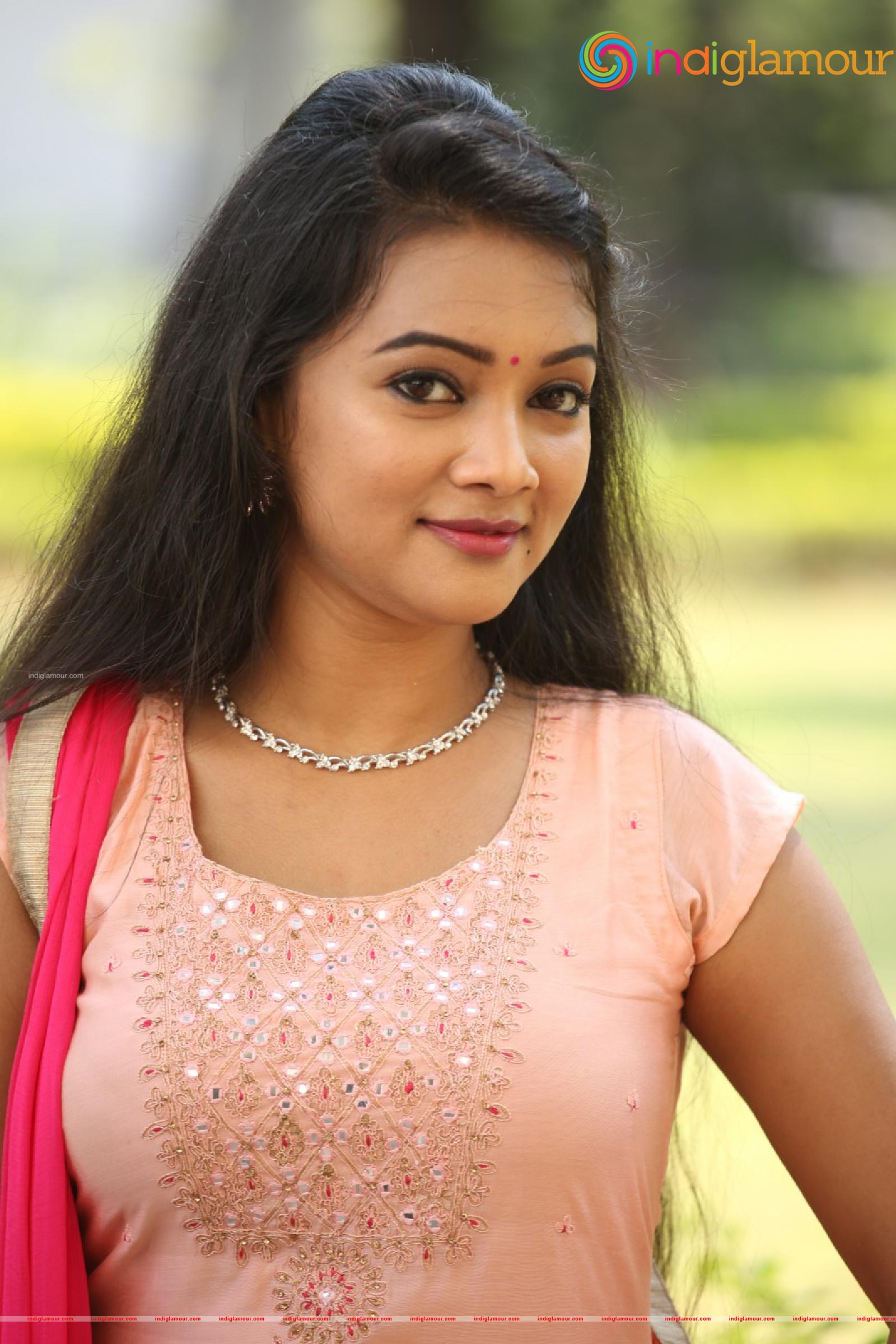 Nainisha Actress hd photo