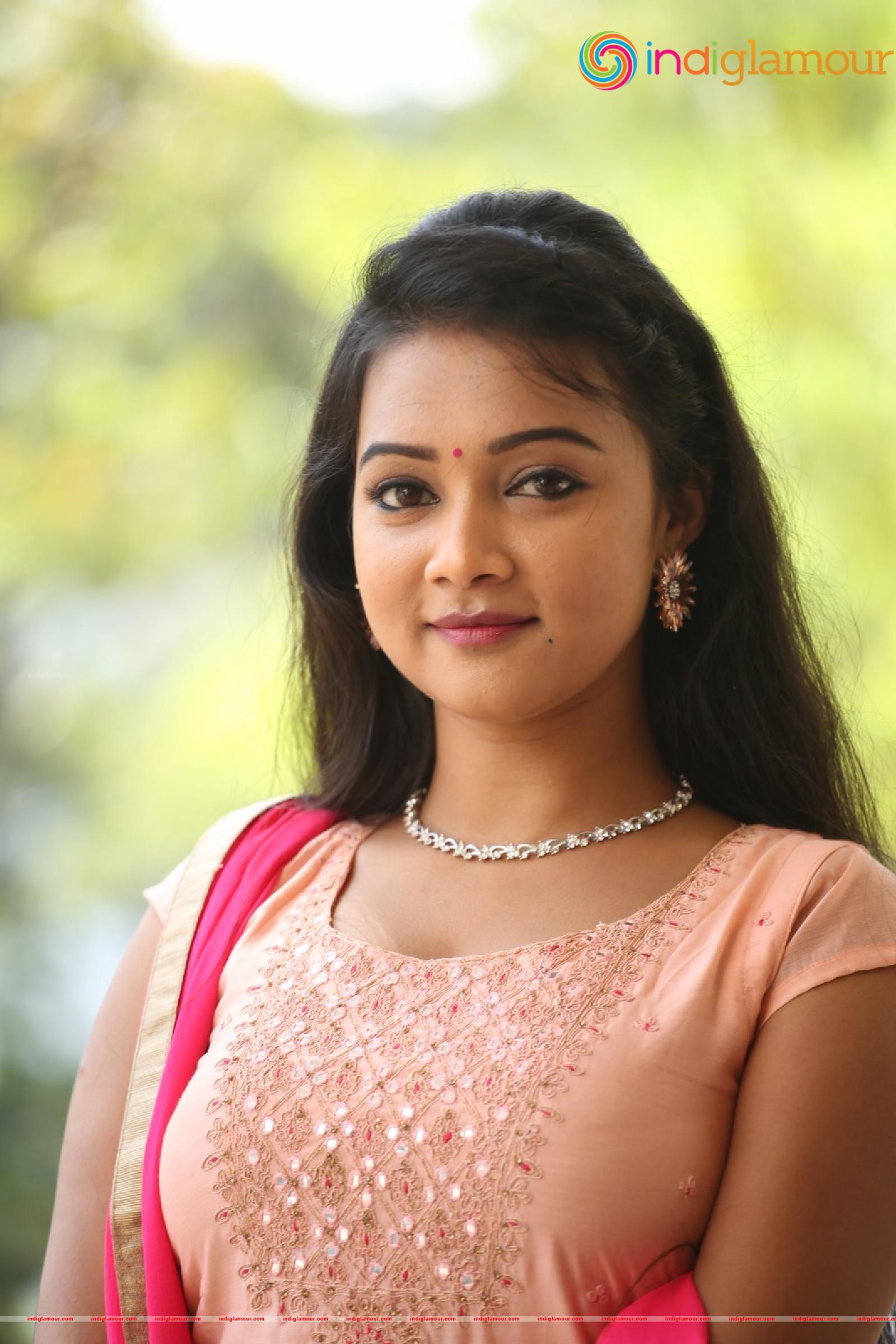 Nainisha Actress hd photo