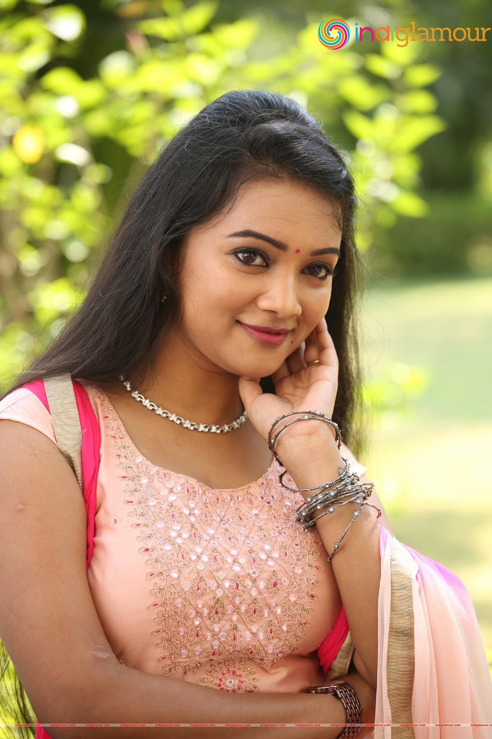 Nainisha Actress hd photo