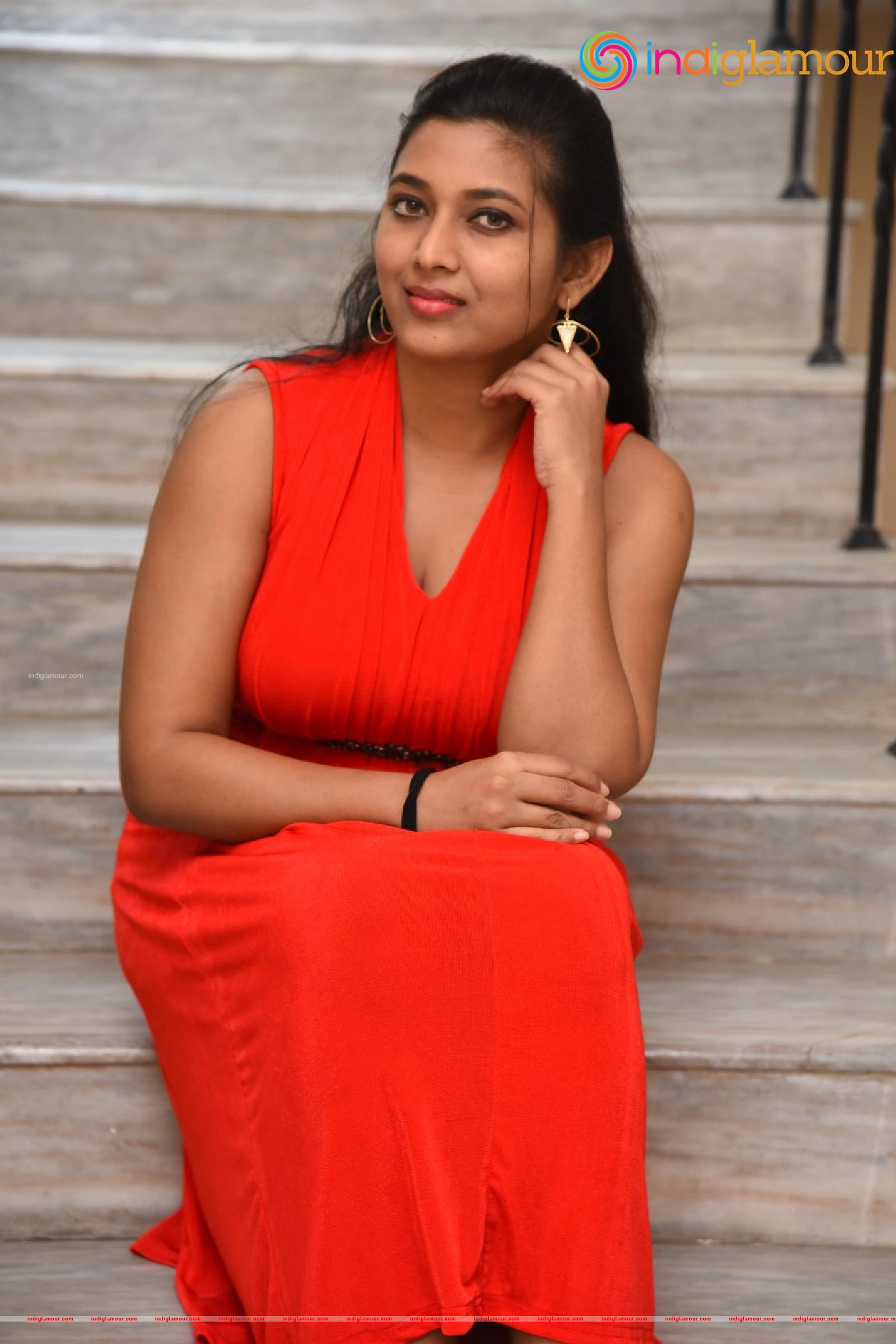 Anchor Sneha Actress hd photo