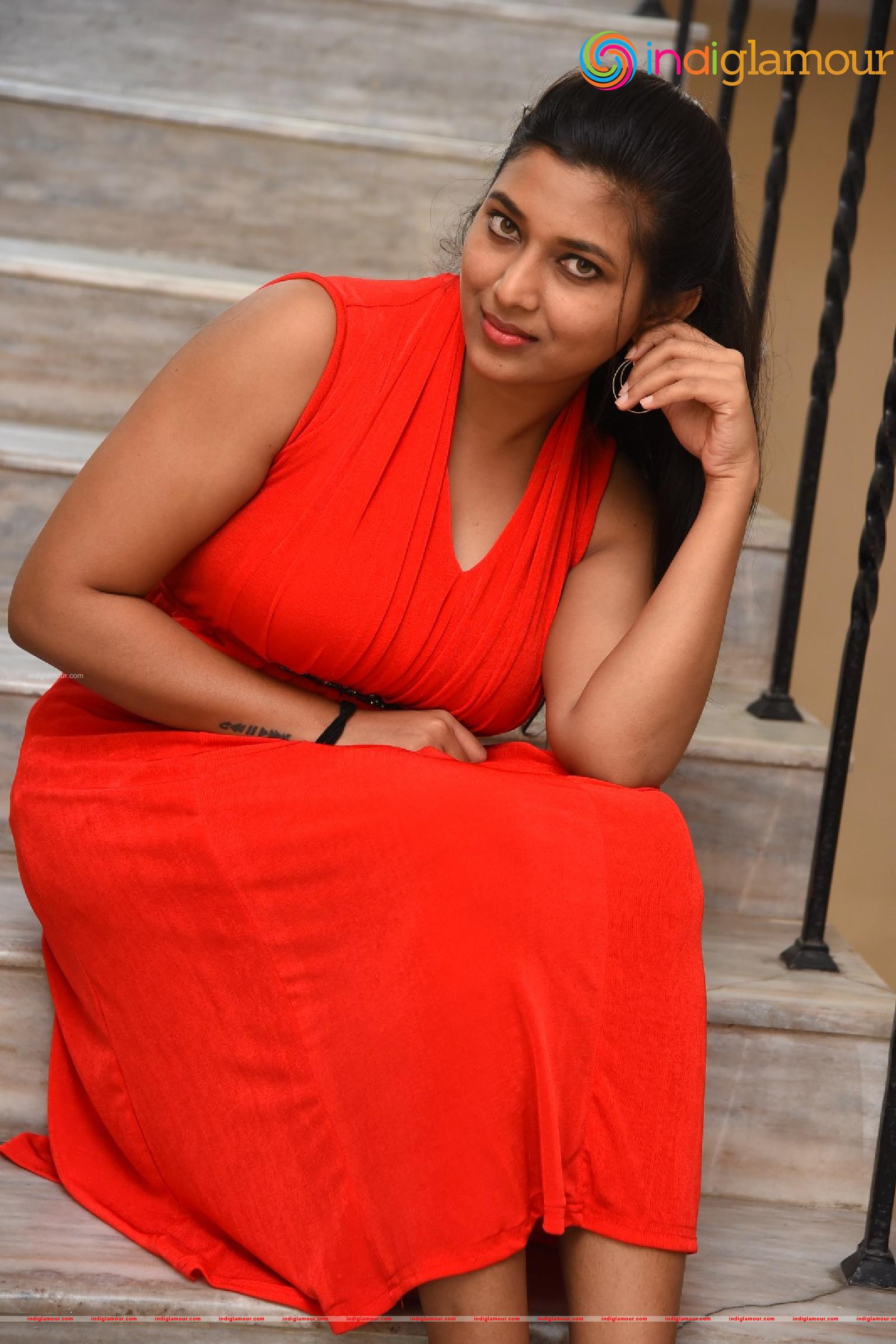 Anchor Sneha Actress hd photo