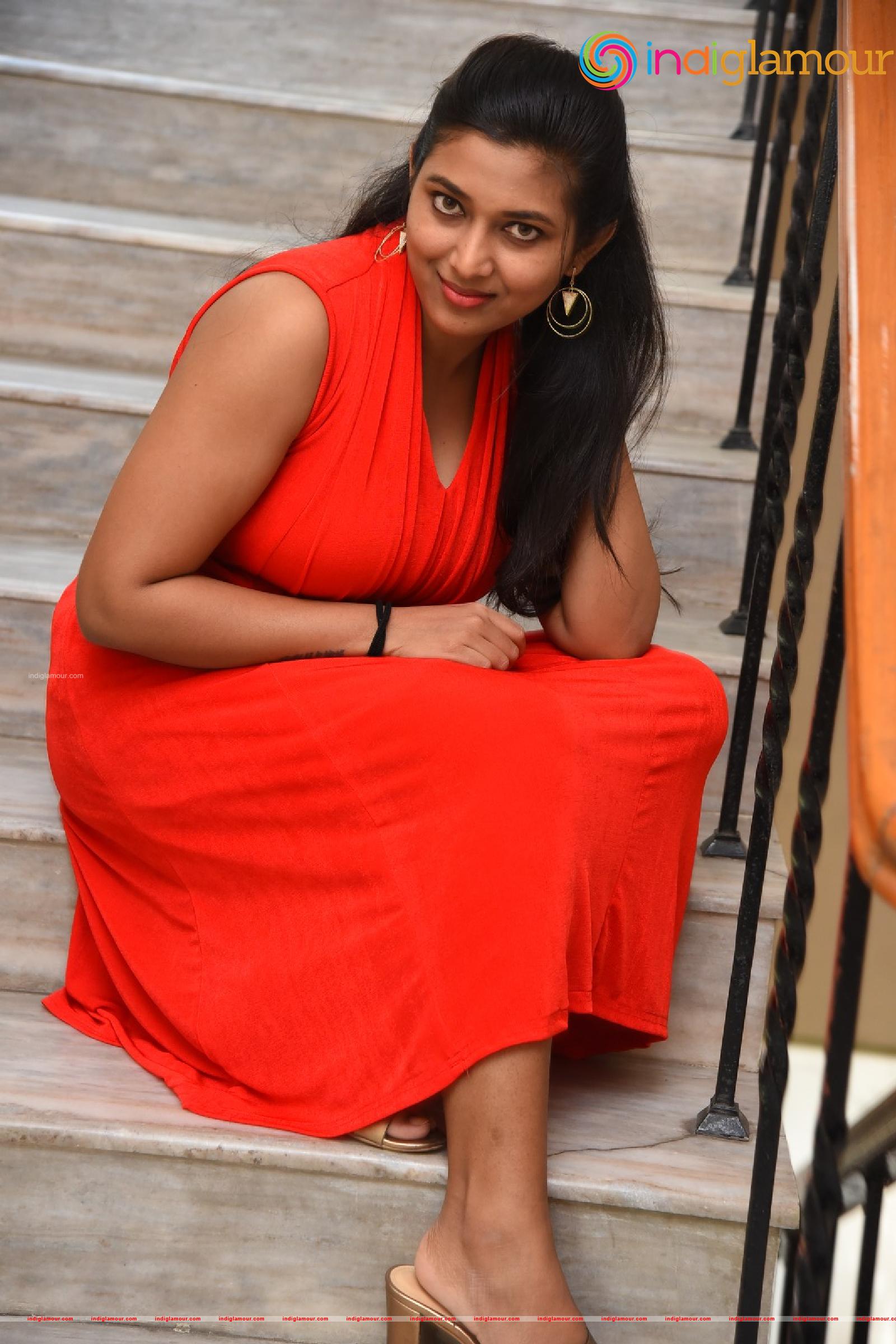 Anchor Sneha Actress hd photo