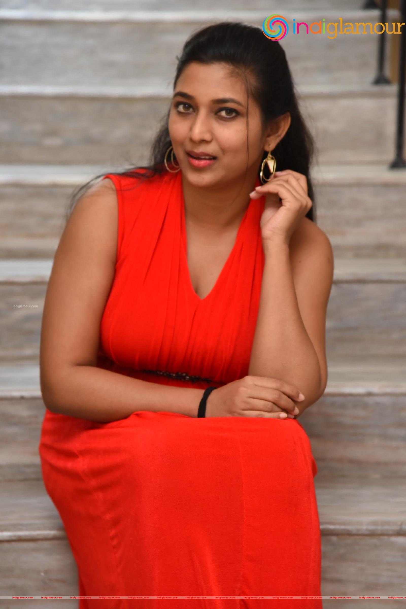 Anchor Sneha Actress hd photo