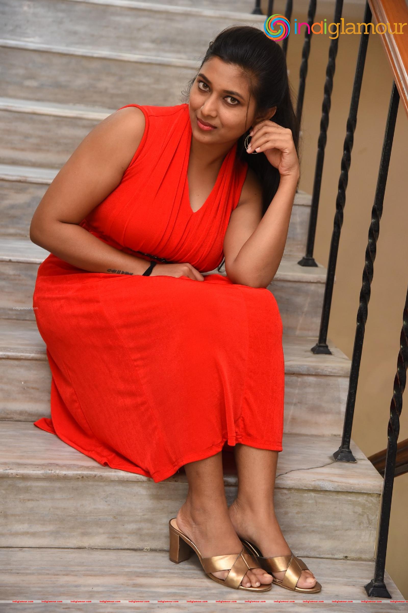 Anchor Sneha Actress hd photo