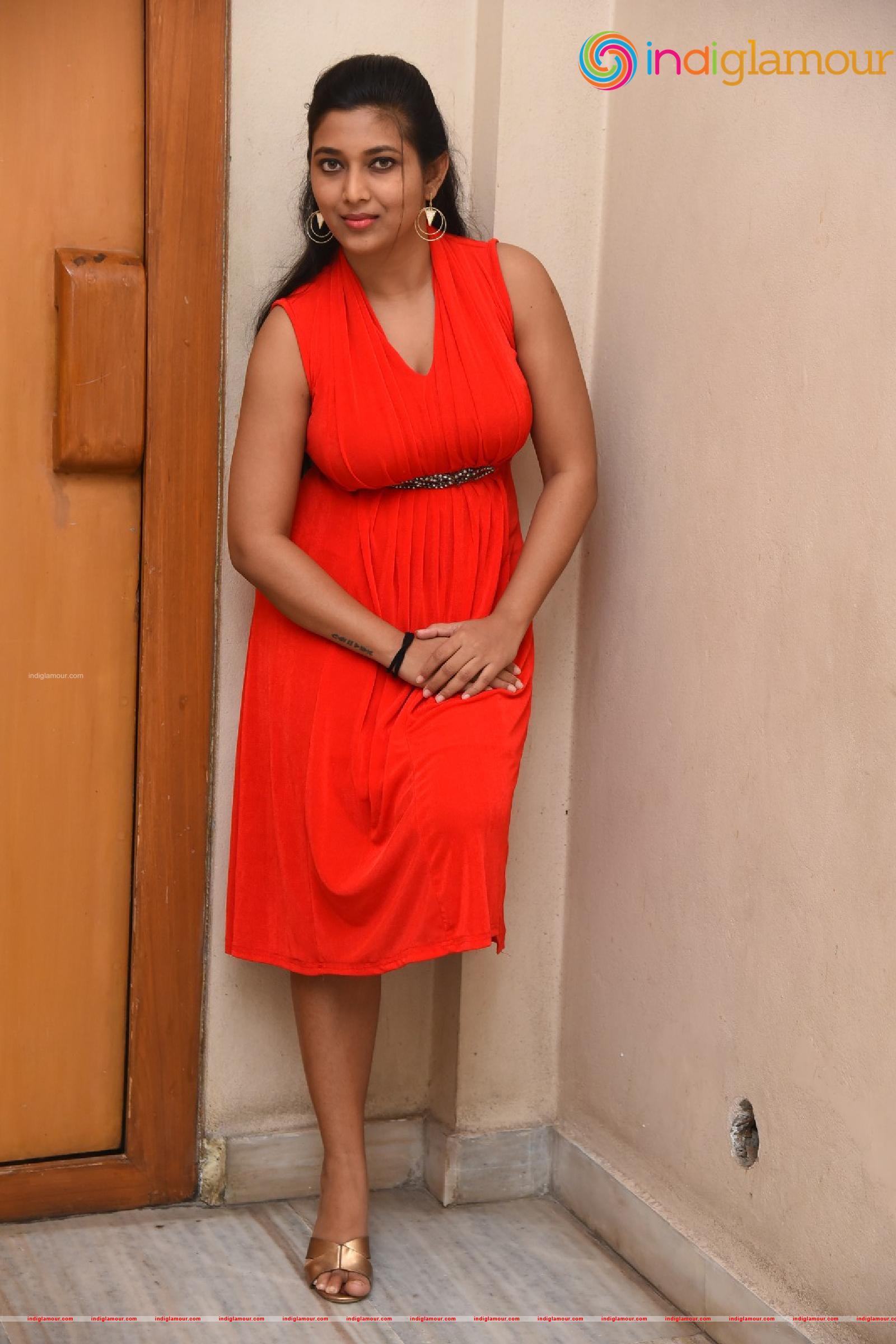 Anchor Sneha Actress hd photo