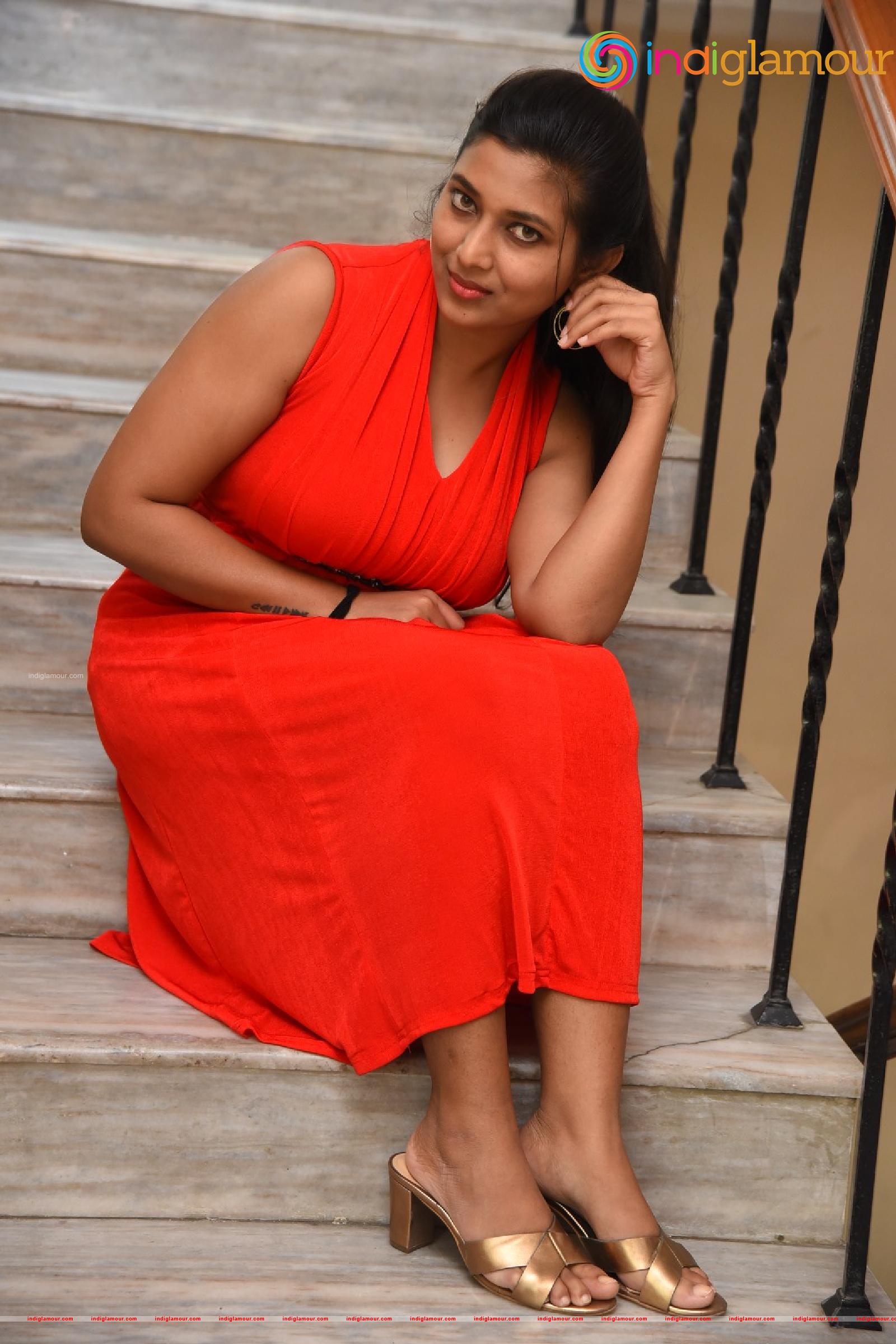 Anchor Sneha Actress hd photo