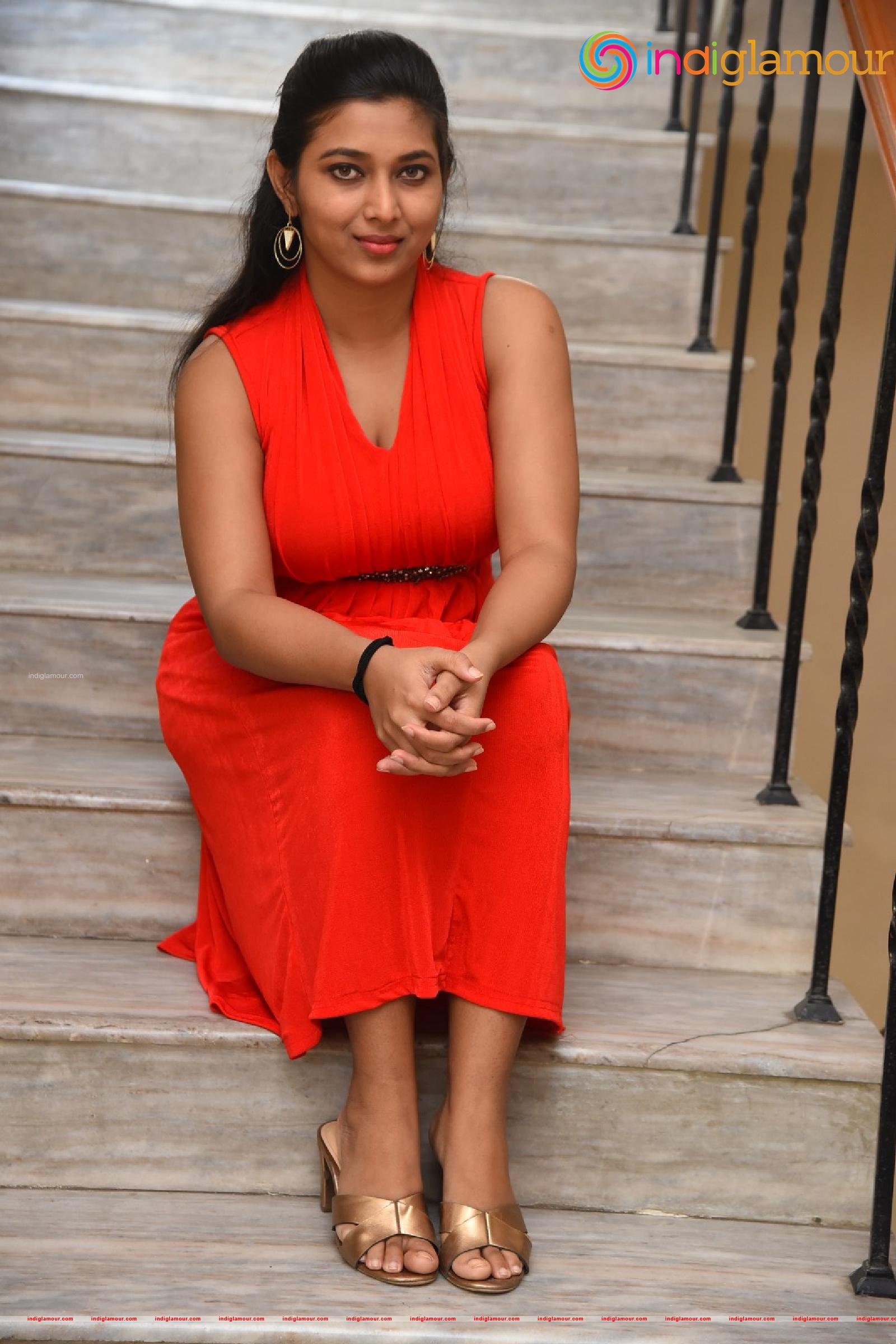 Anchor Sneha Actress hd photo
