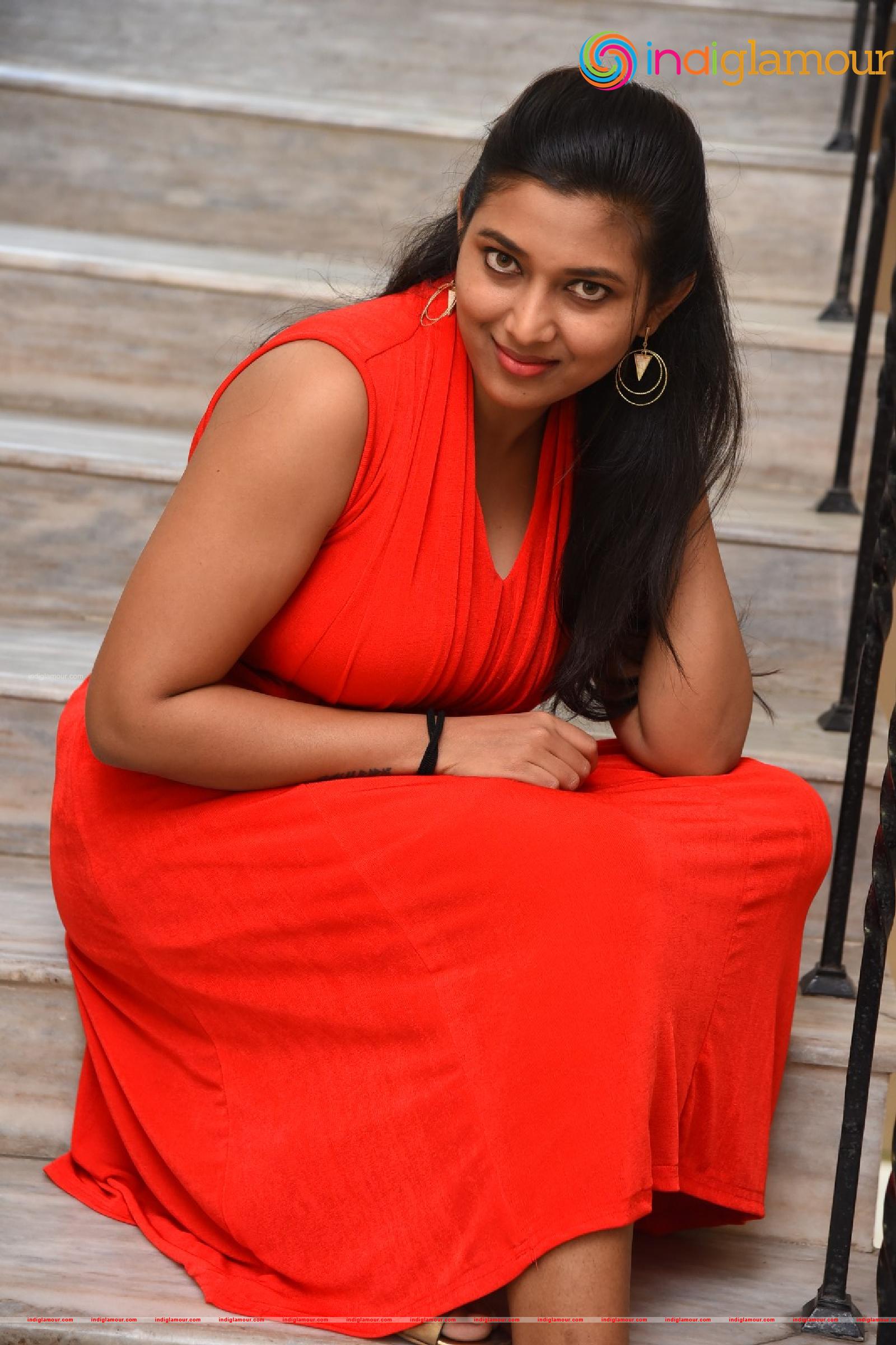 Anchor Sneha Actress hd photo