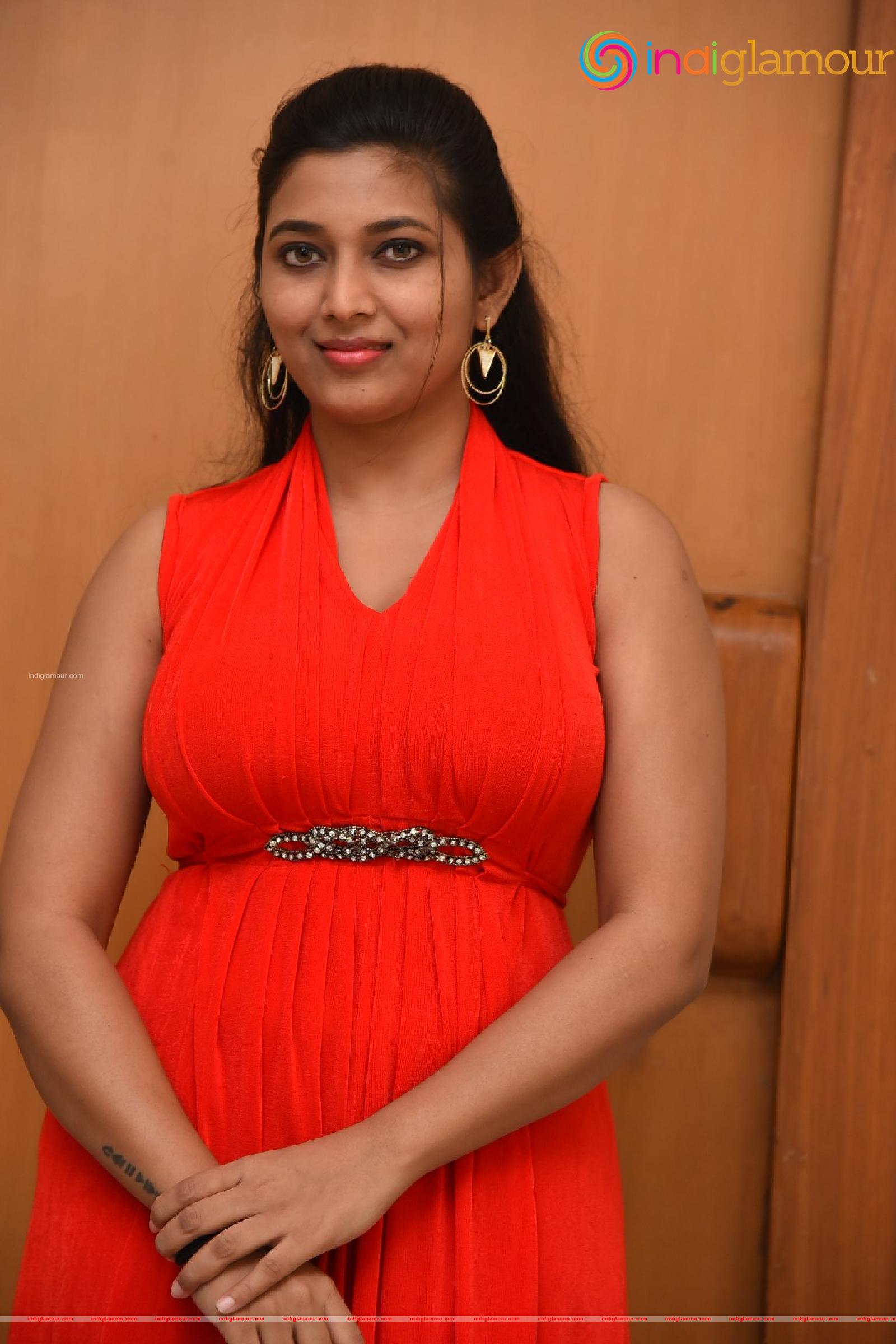 Anchor Sneha Actress hd photo