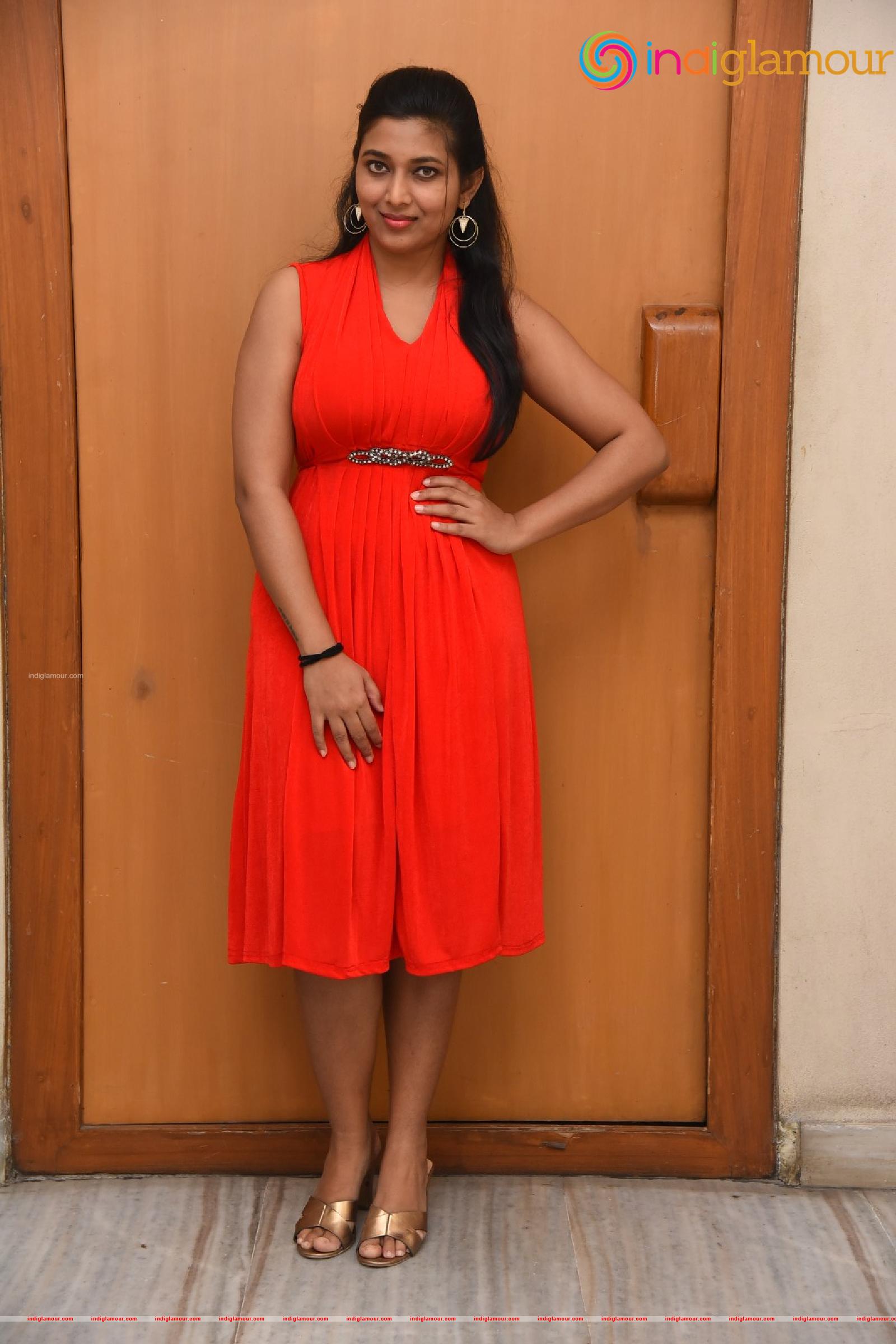 Anchor Sneha Actress hd photo