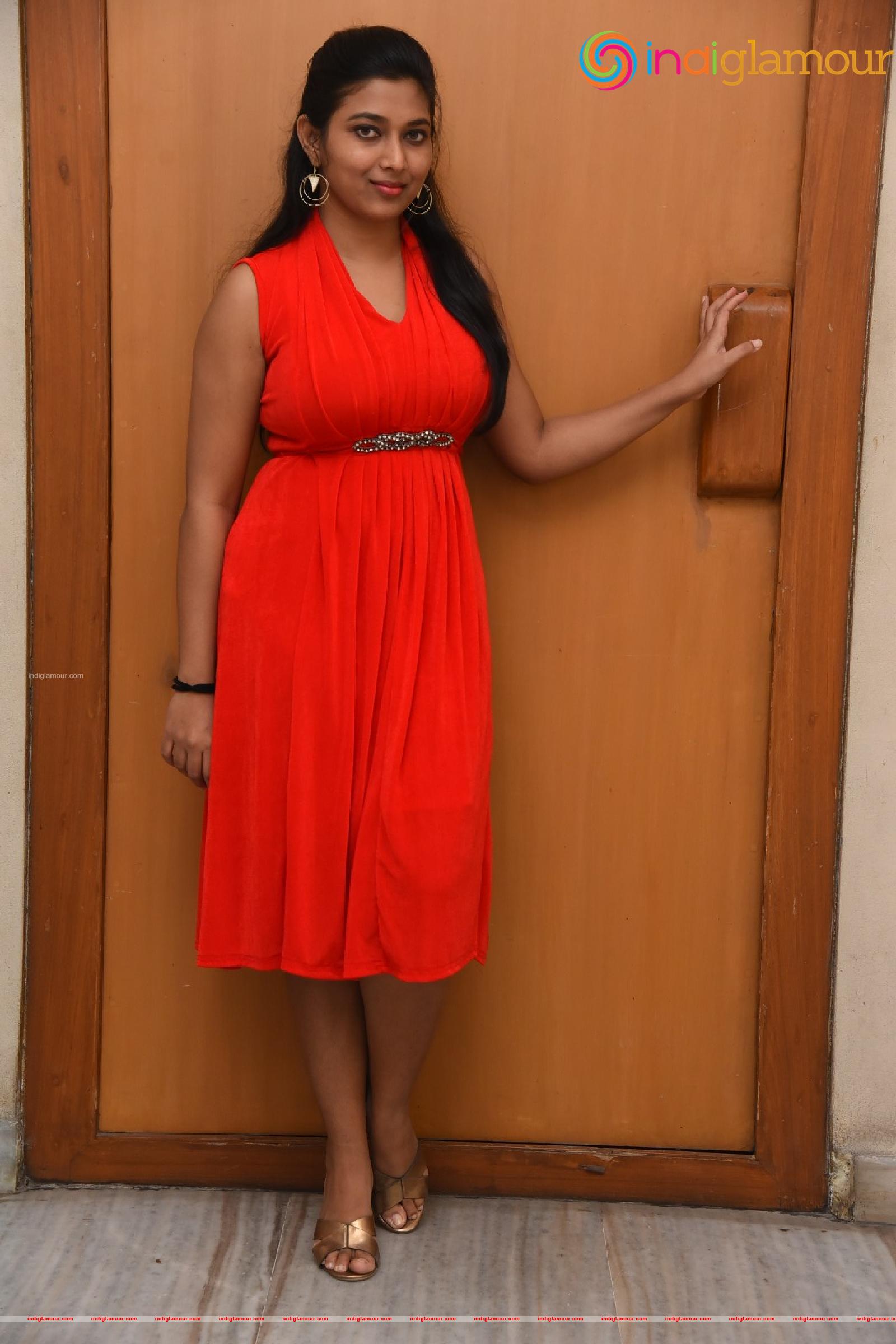 Anchor Sneha Actress hd photo