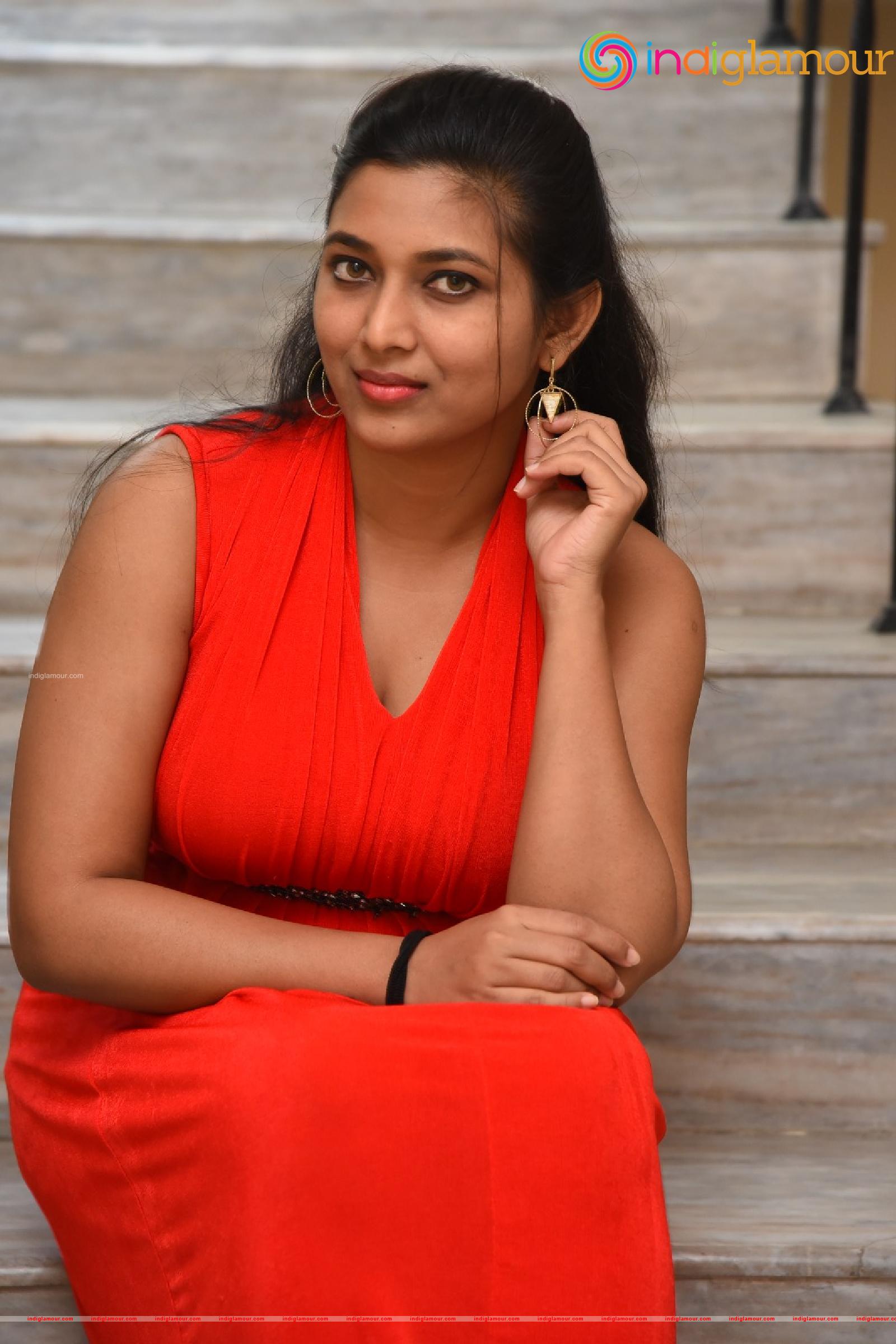 Anchor Sneha Actress hd photo