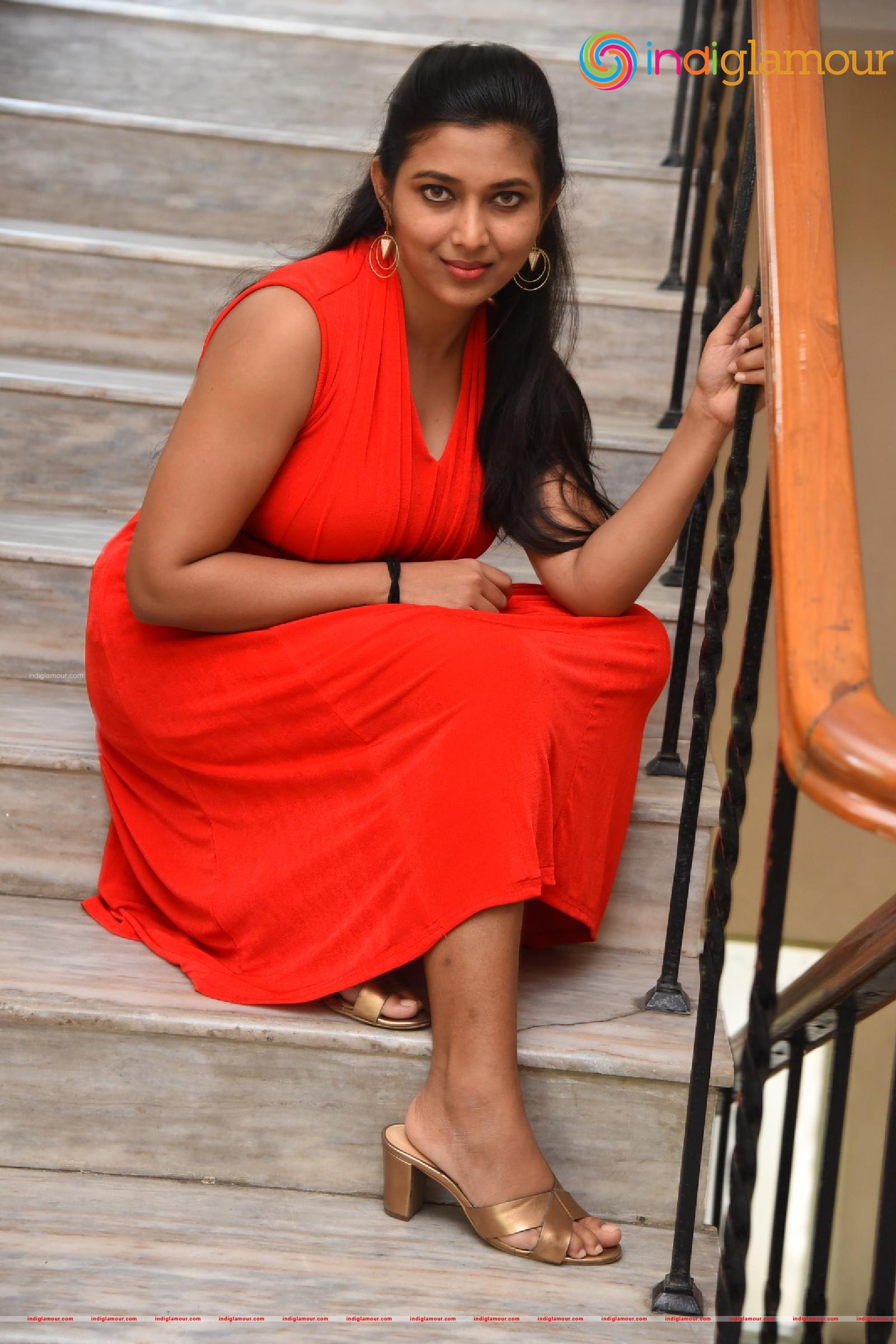 Anchor Sneha Actress hd photo
