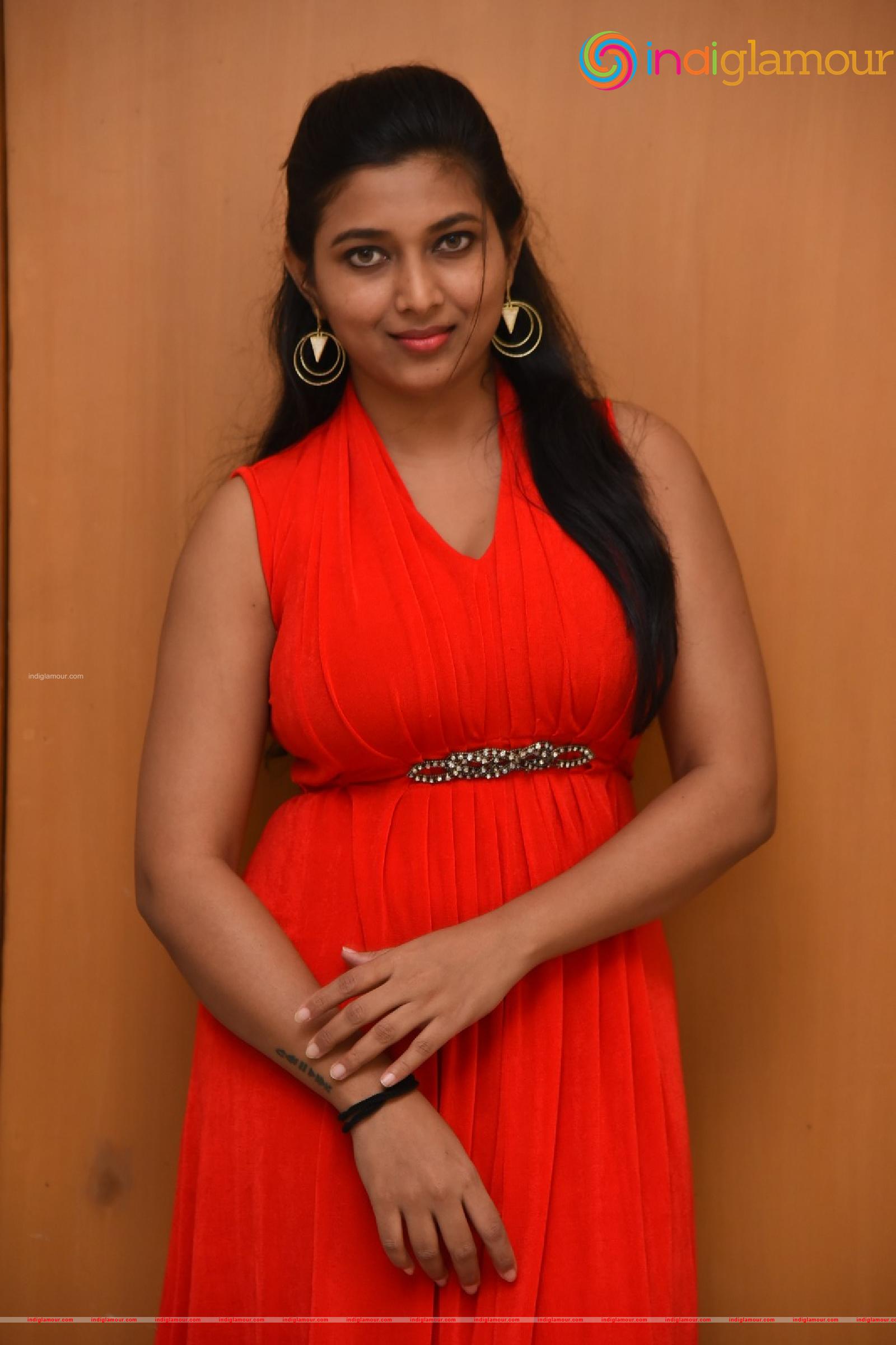 Anchor Sneha Actress hd photo