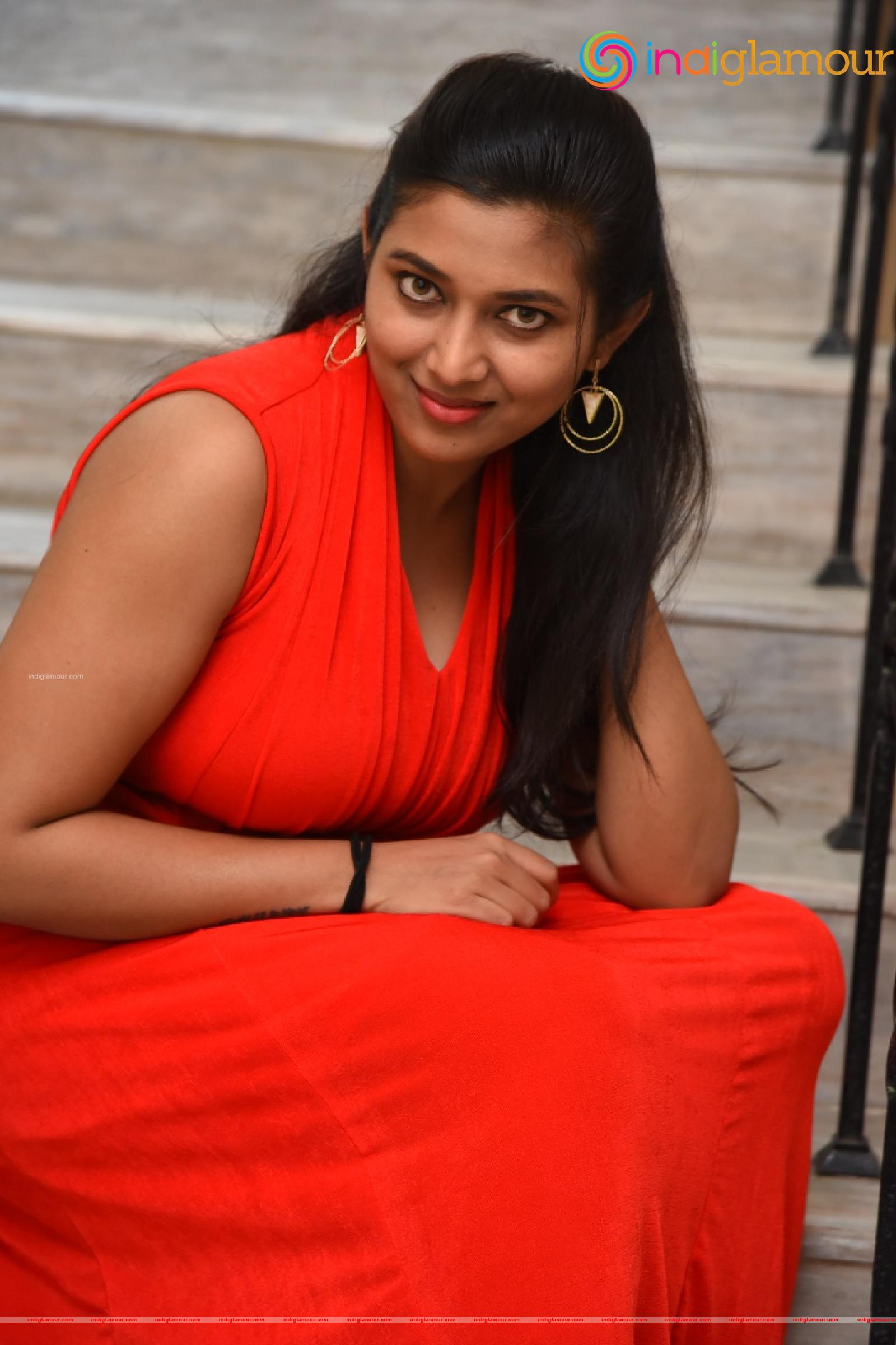 Anchor Sneha Actress hd photo