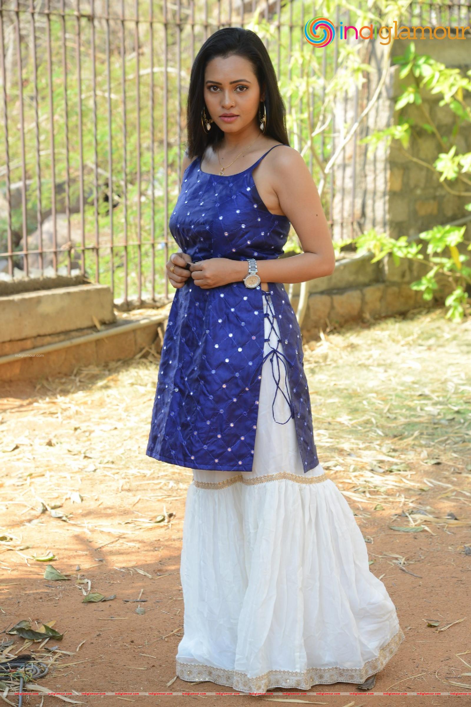 Geetha Sha Actress hd photo
