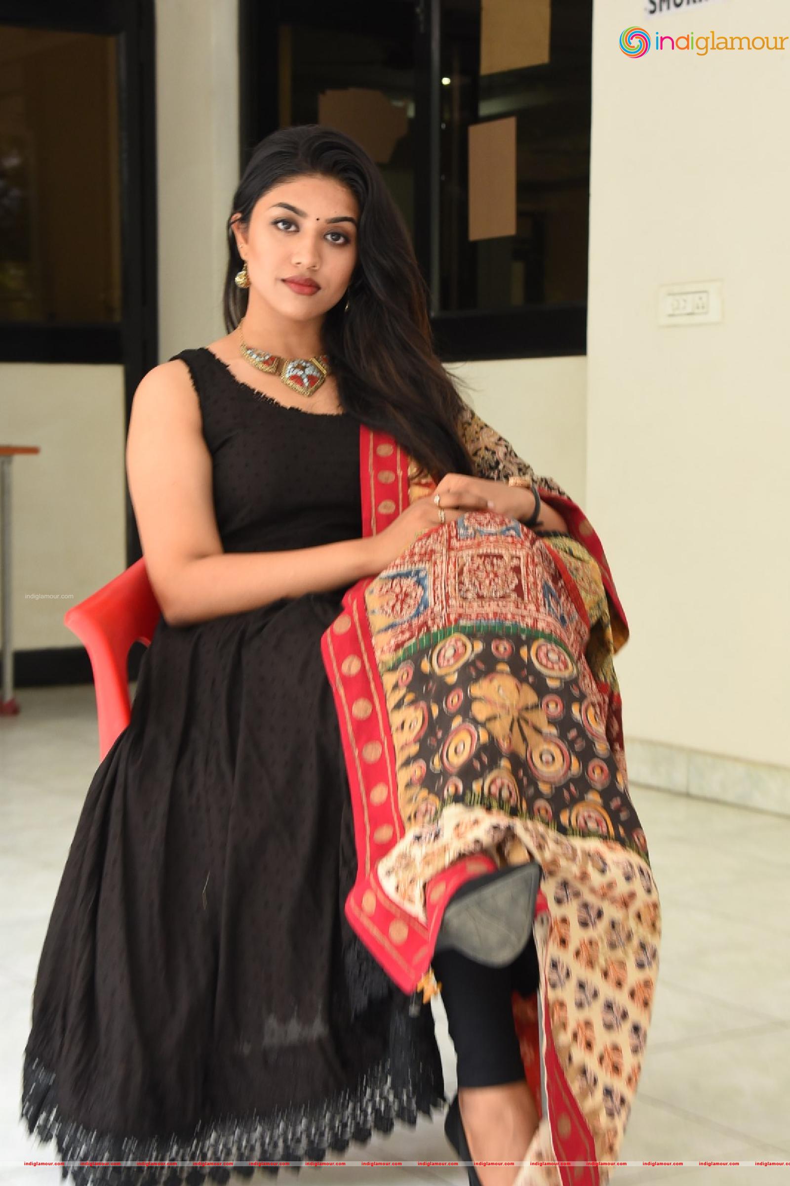 Malavika Satheesan Actress hd photo