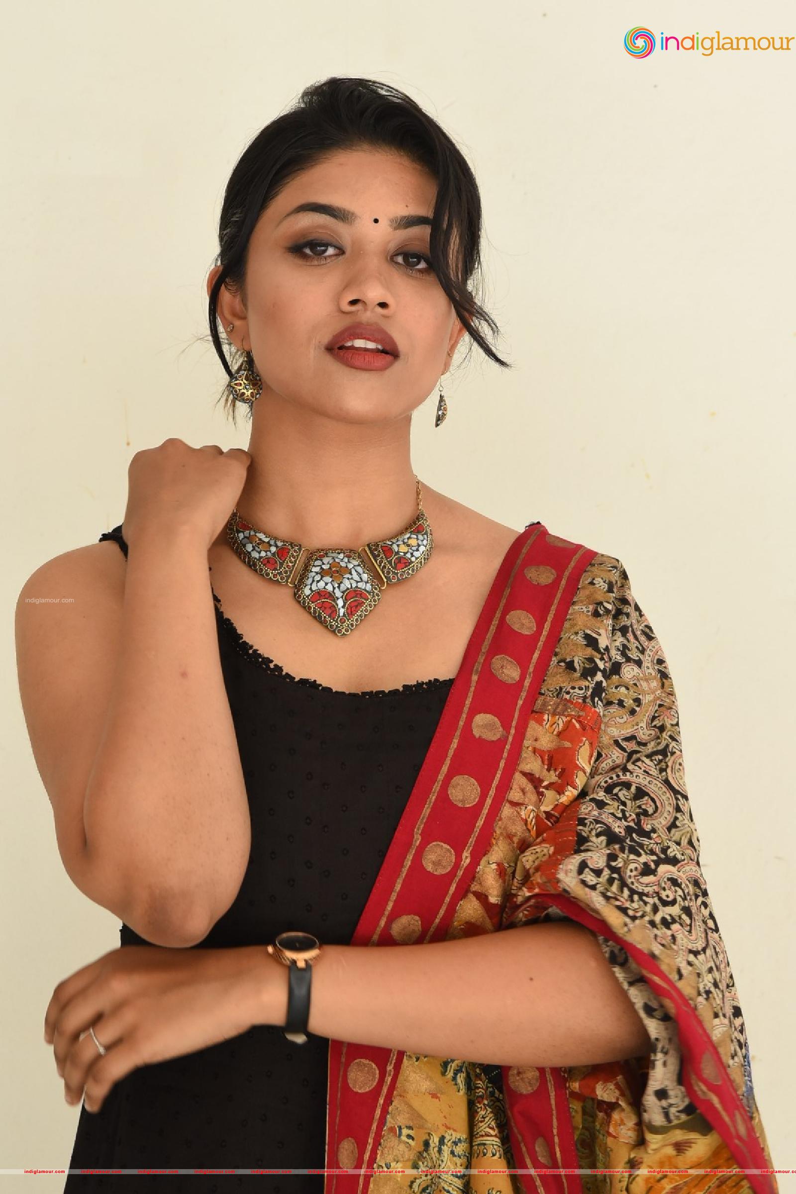 Malavika Satheesan Actress hd photo