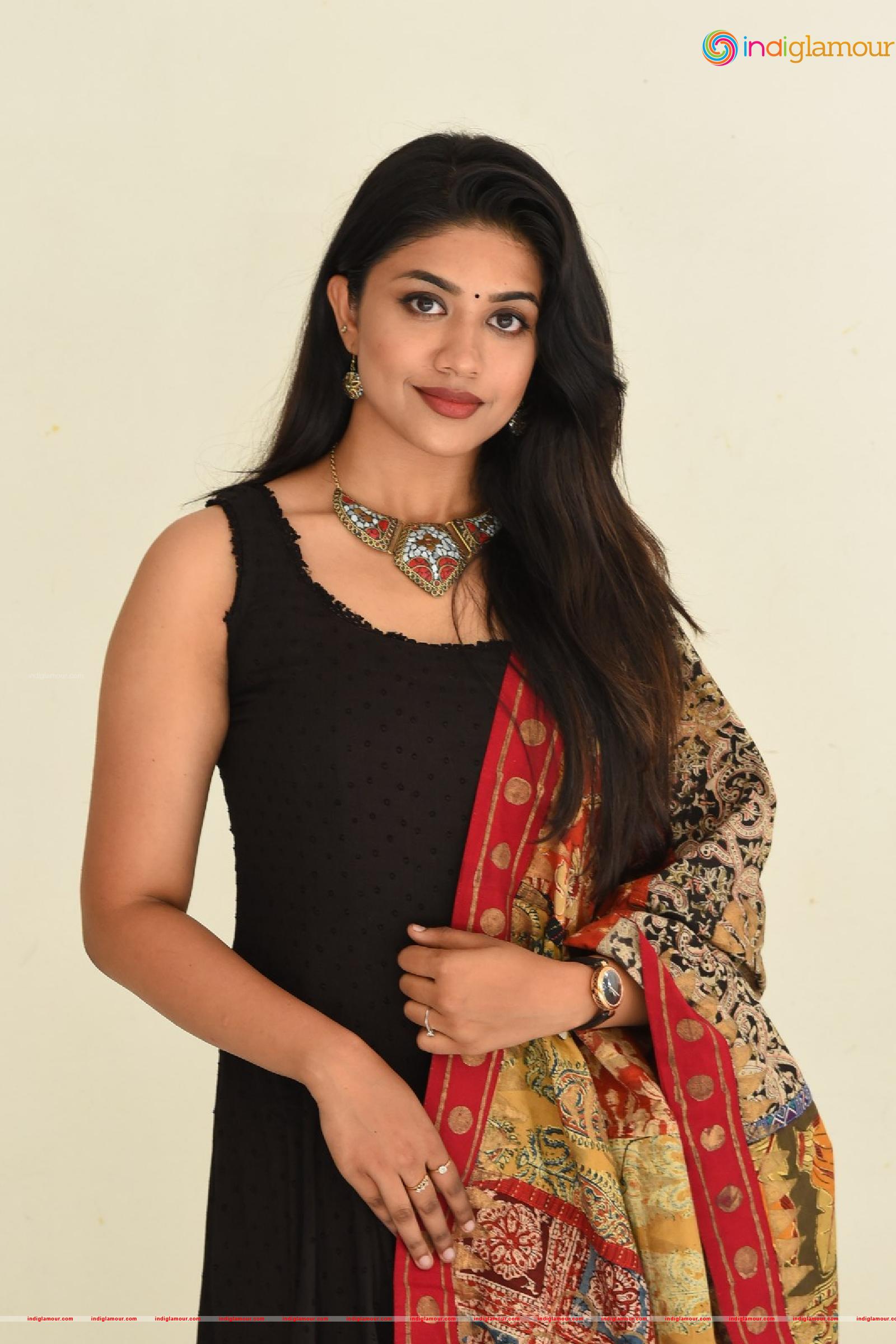 Malavika Satheesan Actress hd photo