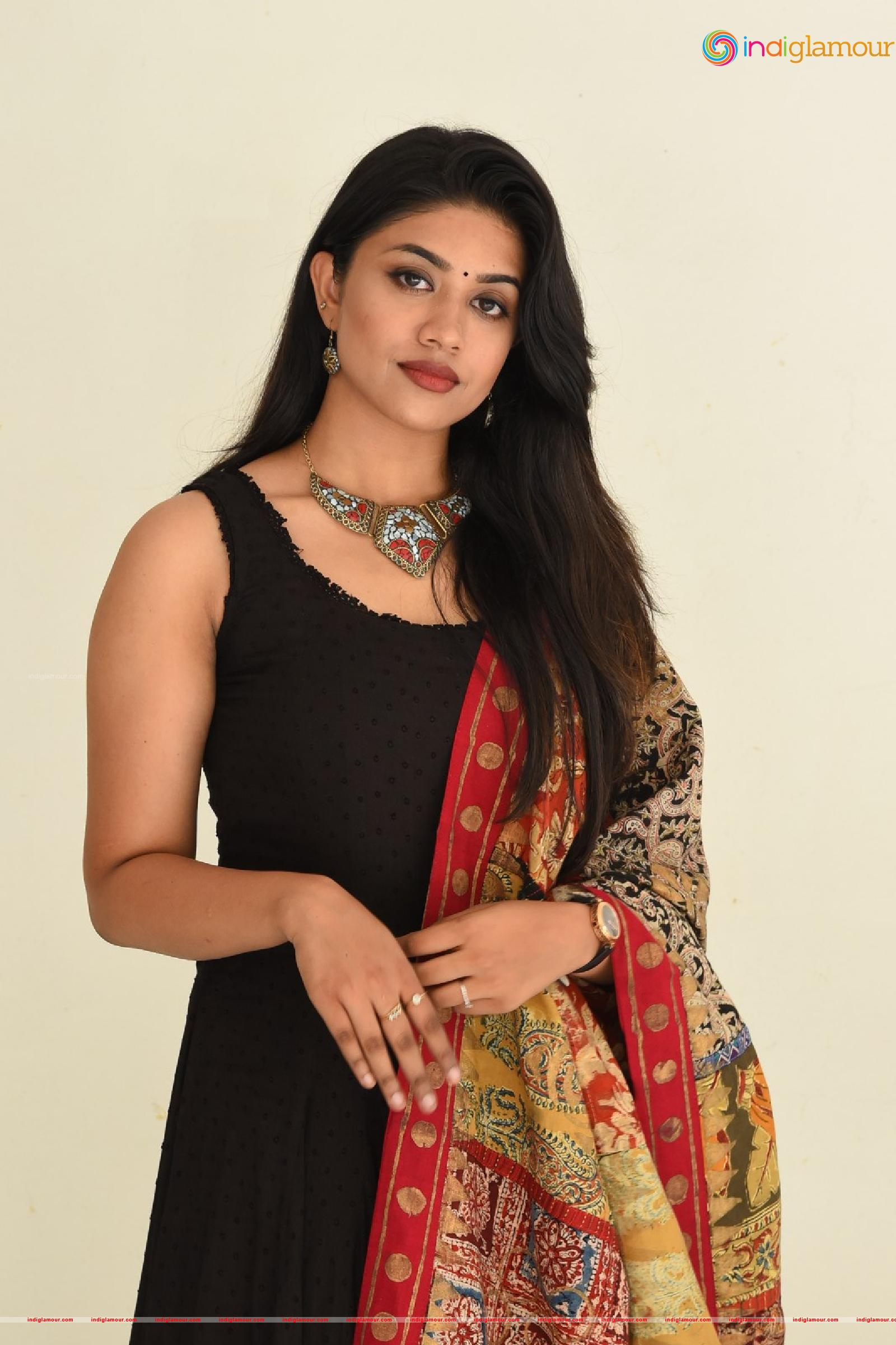 Malavika Satheesan Actress hd photo