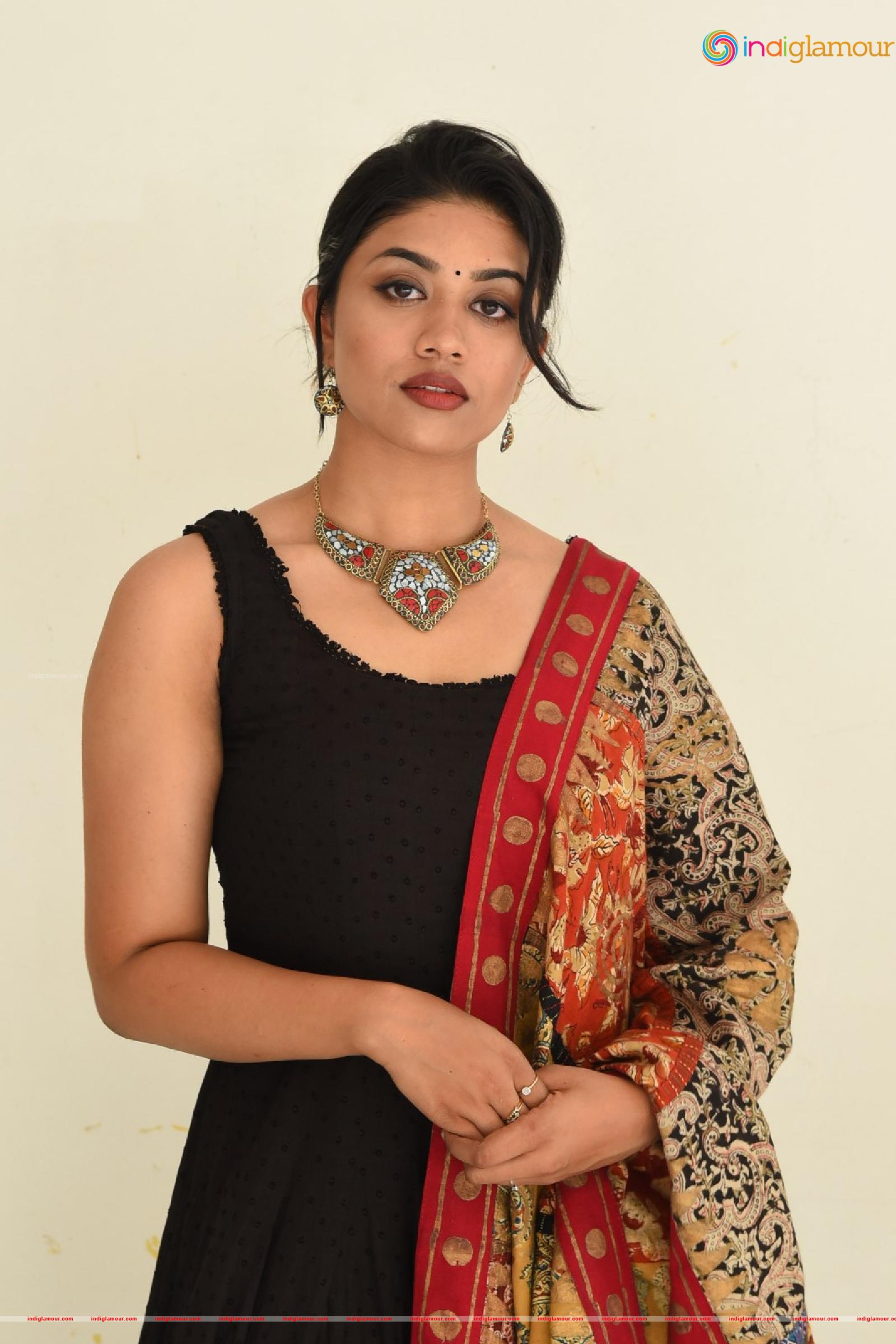 Malavika Satheesan Actress hd photo