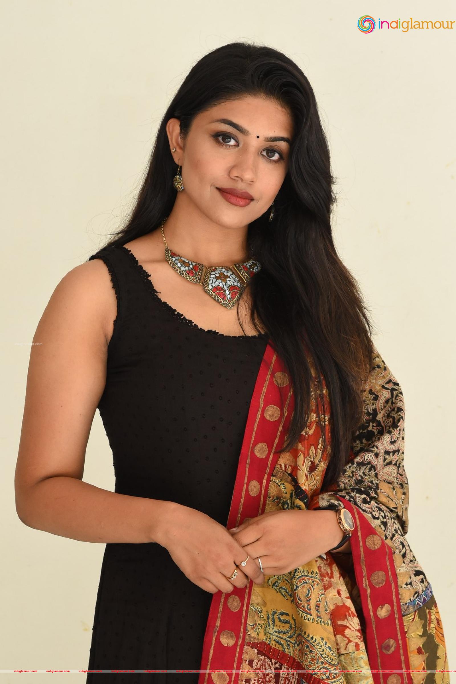 Malavika Satheesan Actress hd photo