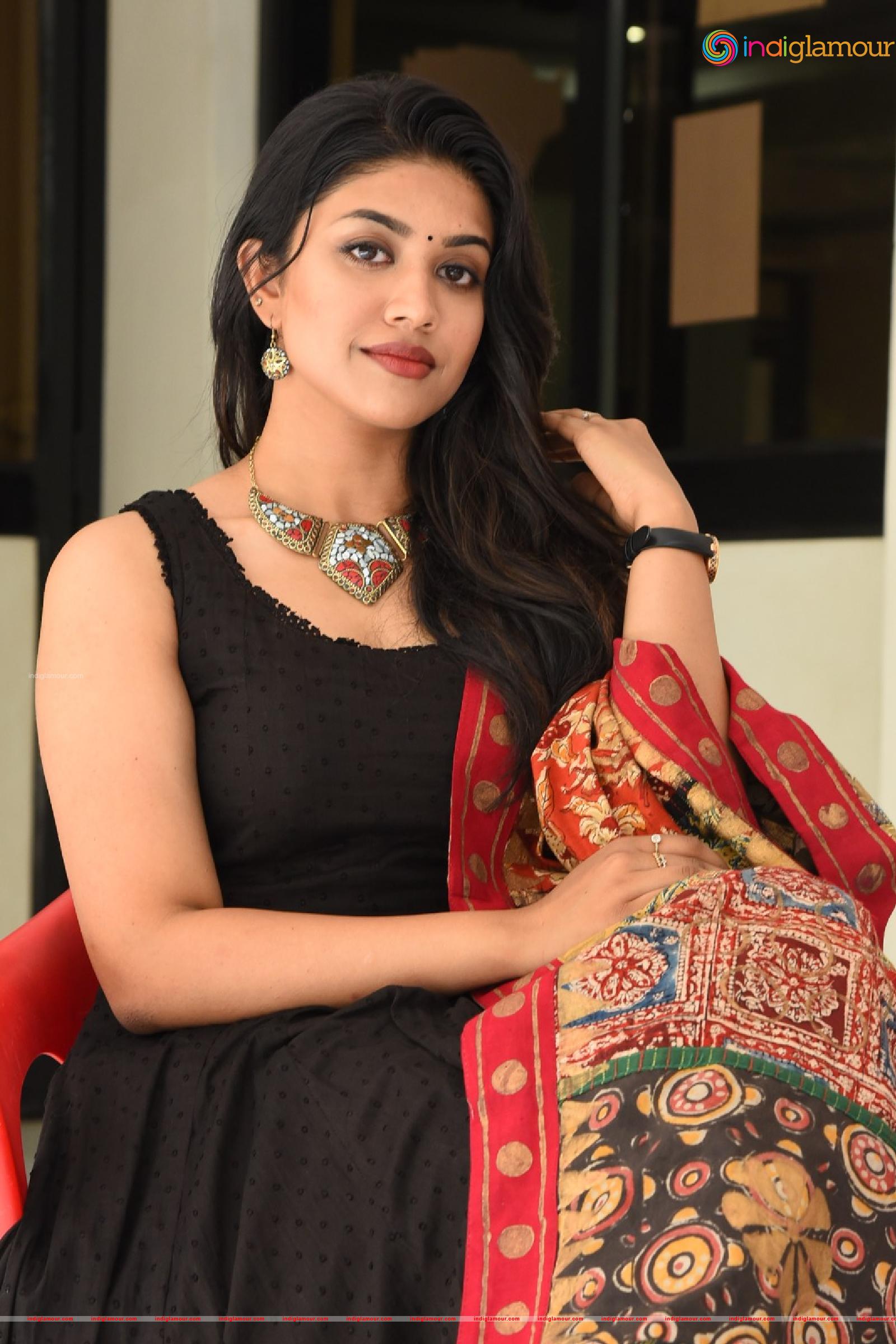 Malavika Satheesan Actress hd photo