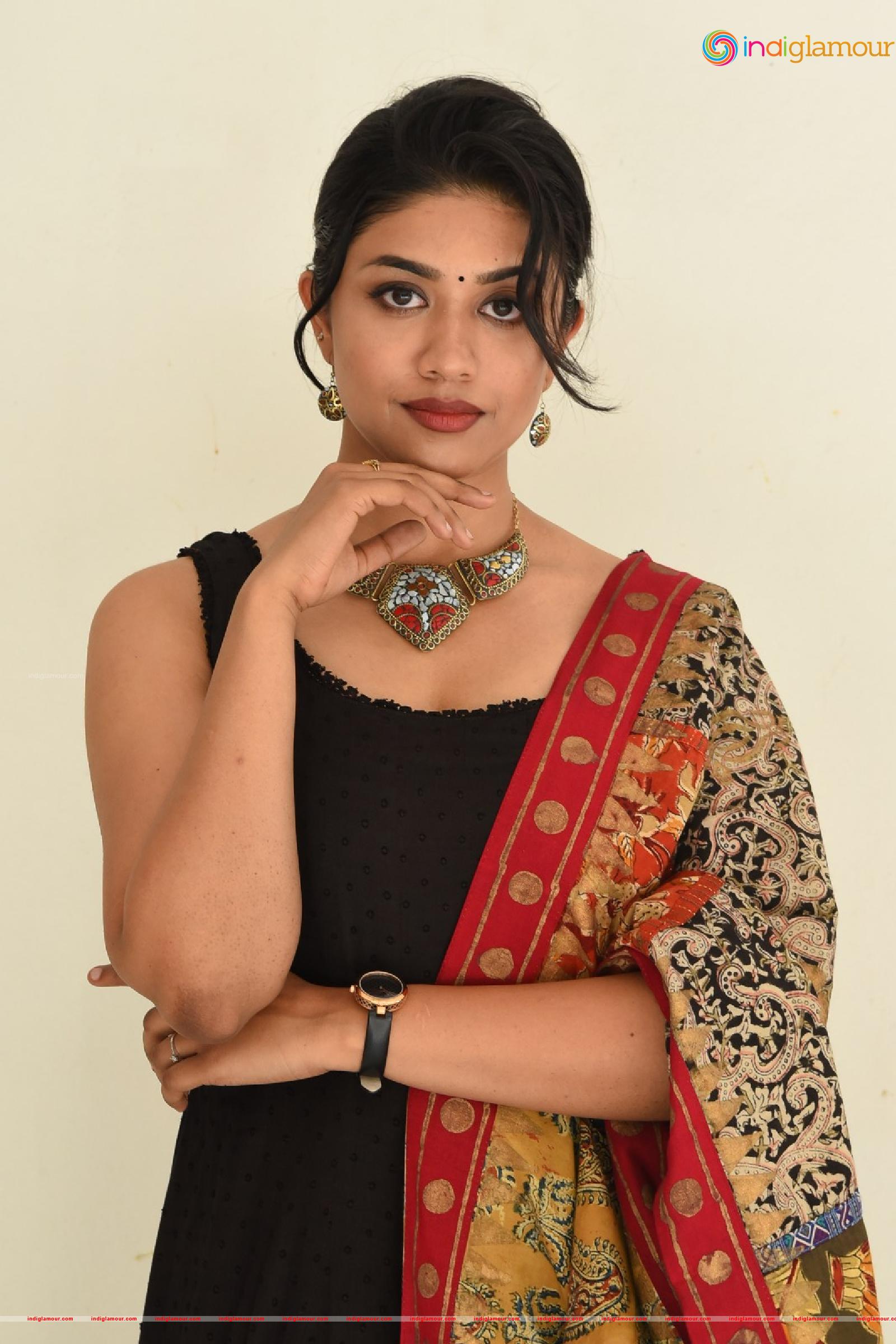 Malavika Satheesan Actress hd photo
