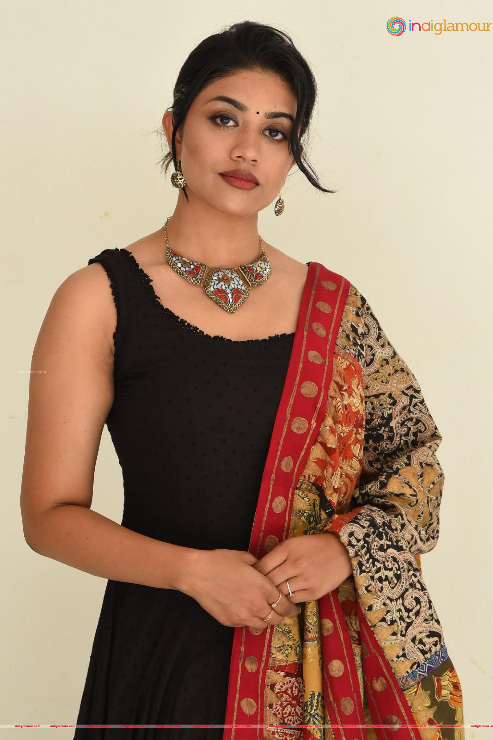 Malavika Satheesan Actress hd photo