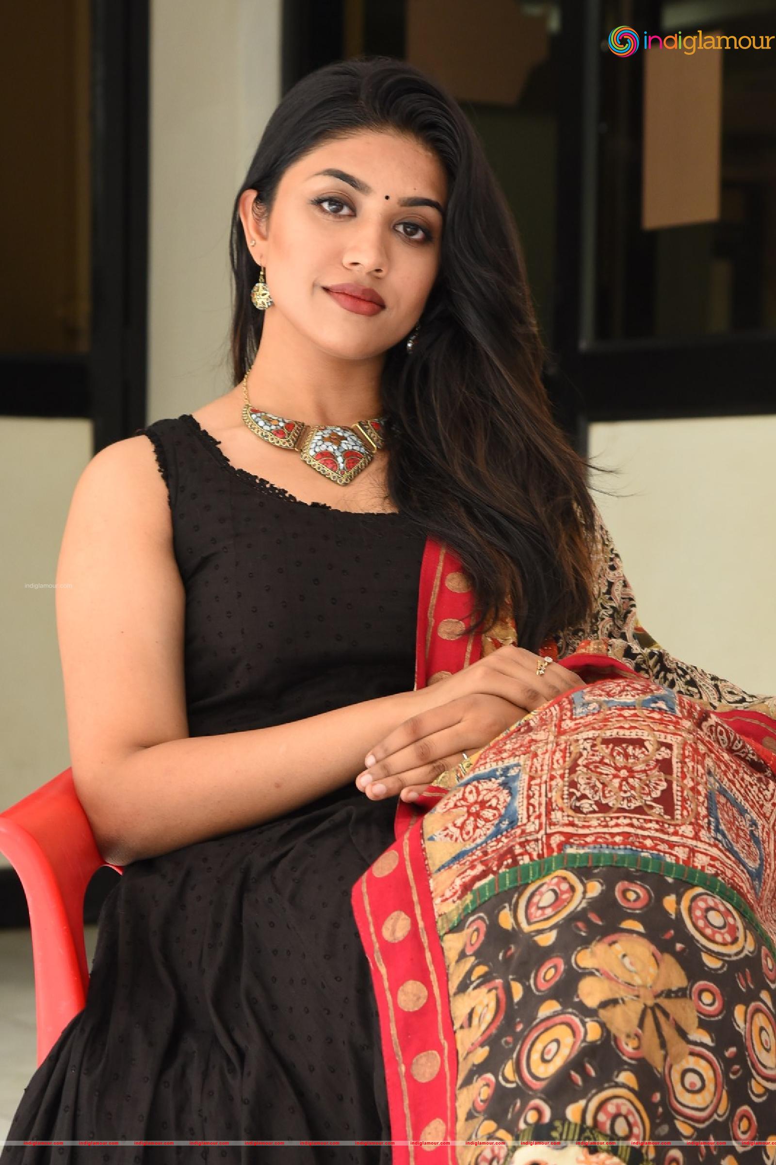 Malavika Satheesan Actress hd photo