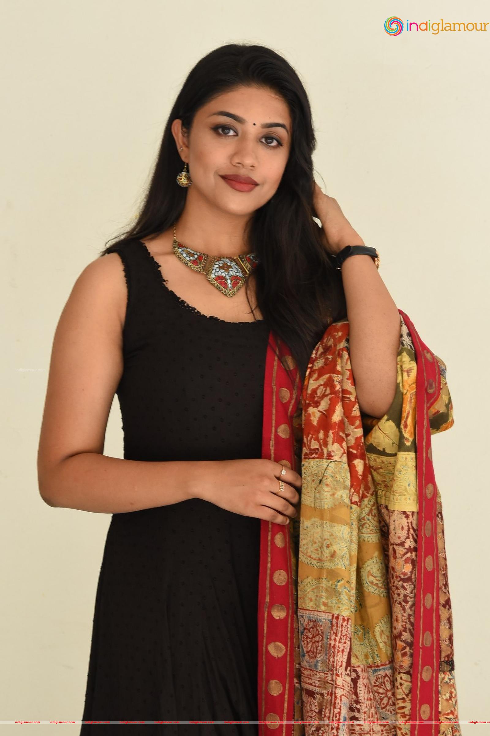 Malavika Satheesan Actress hd photo