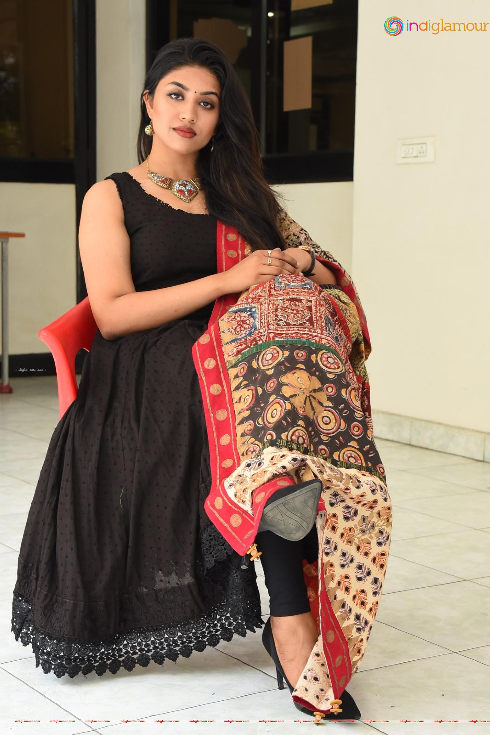 Malavika Satheesan Actress hd photo